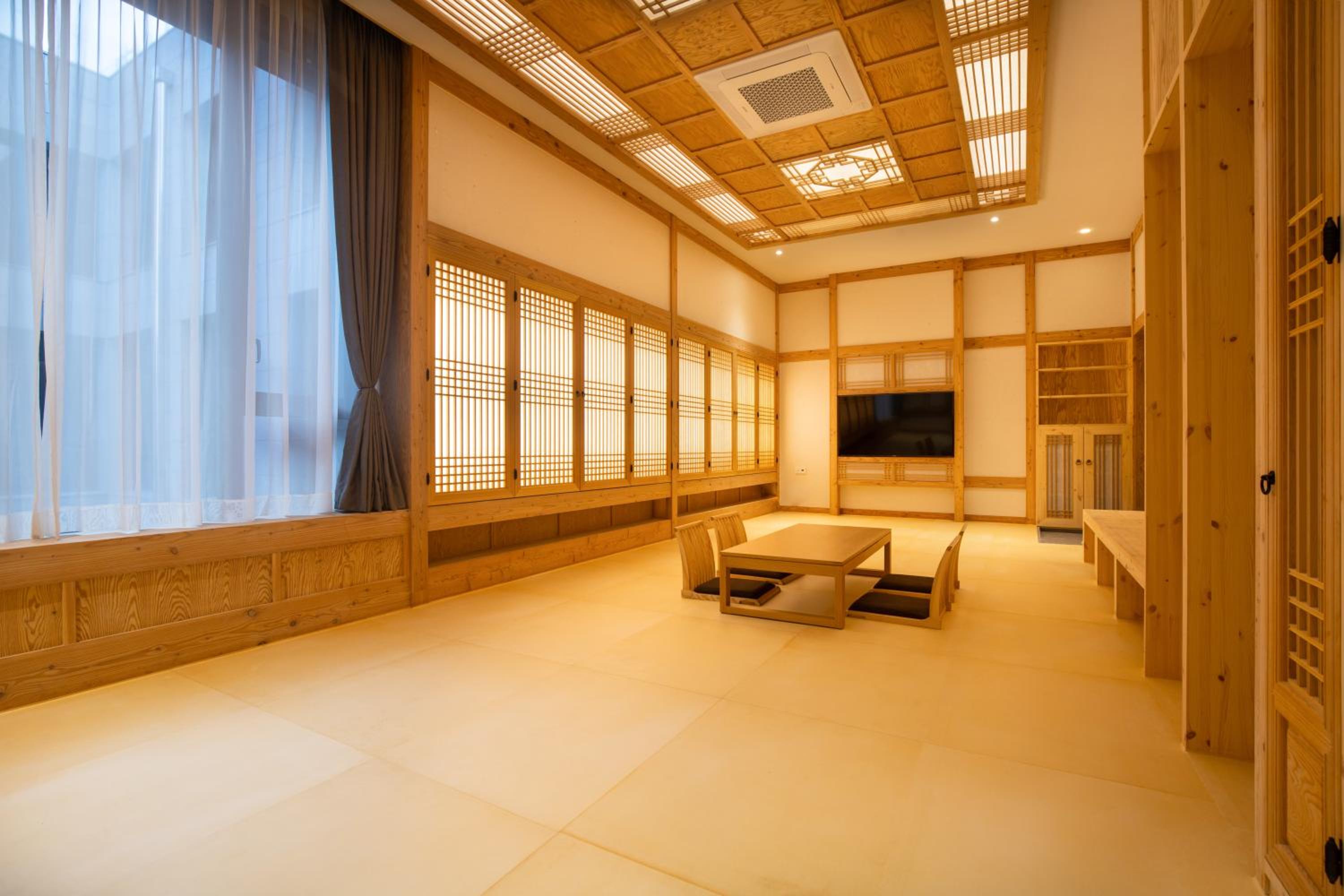 Standard Suite Room - Photo 10
