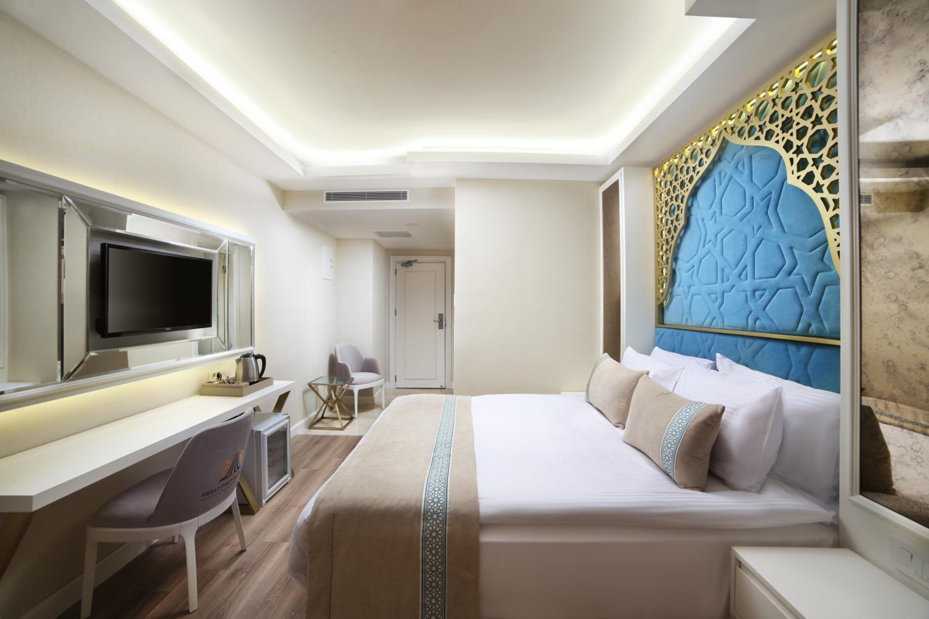 Standard Double or Twin Room photo 1
