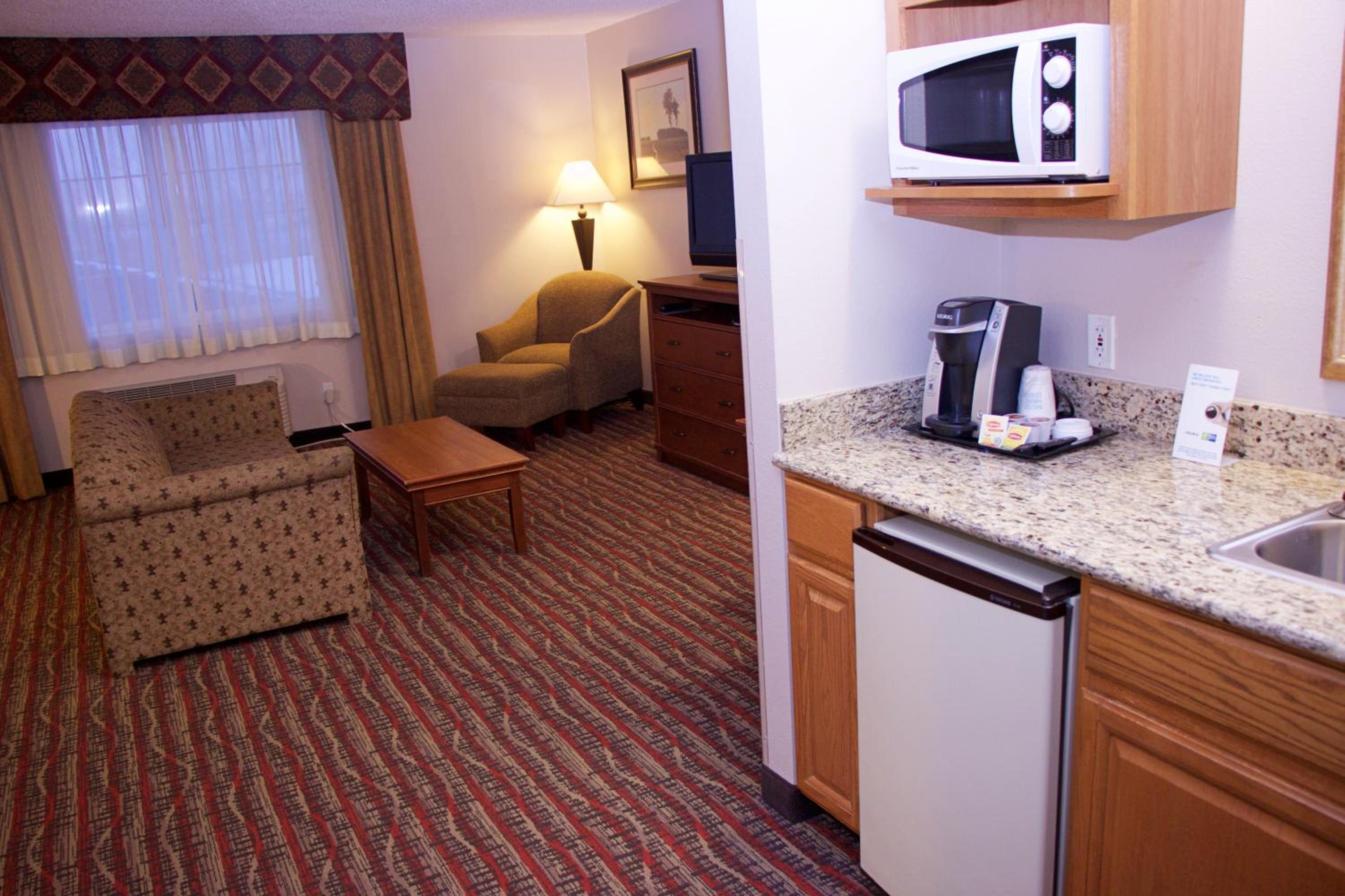 Suite with Two Queen Beds - Photo 4