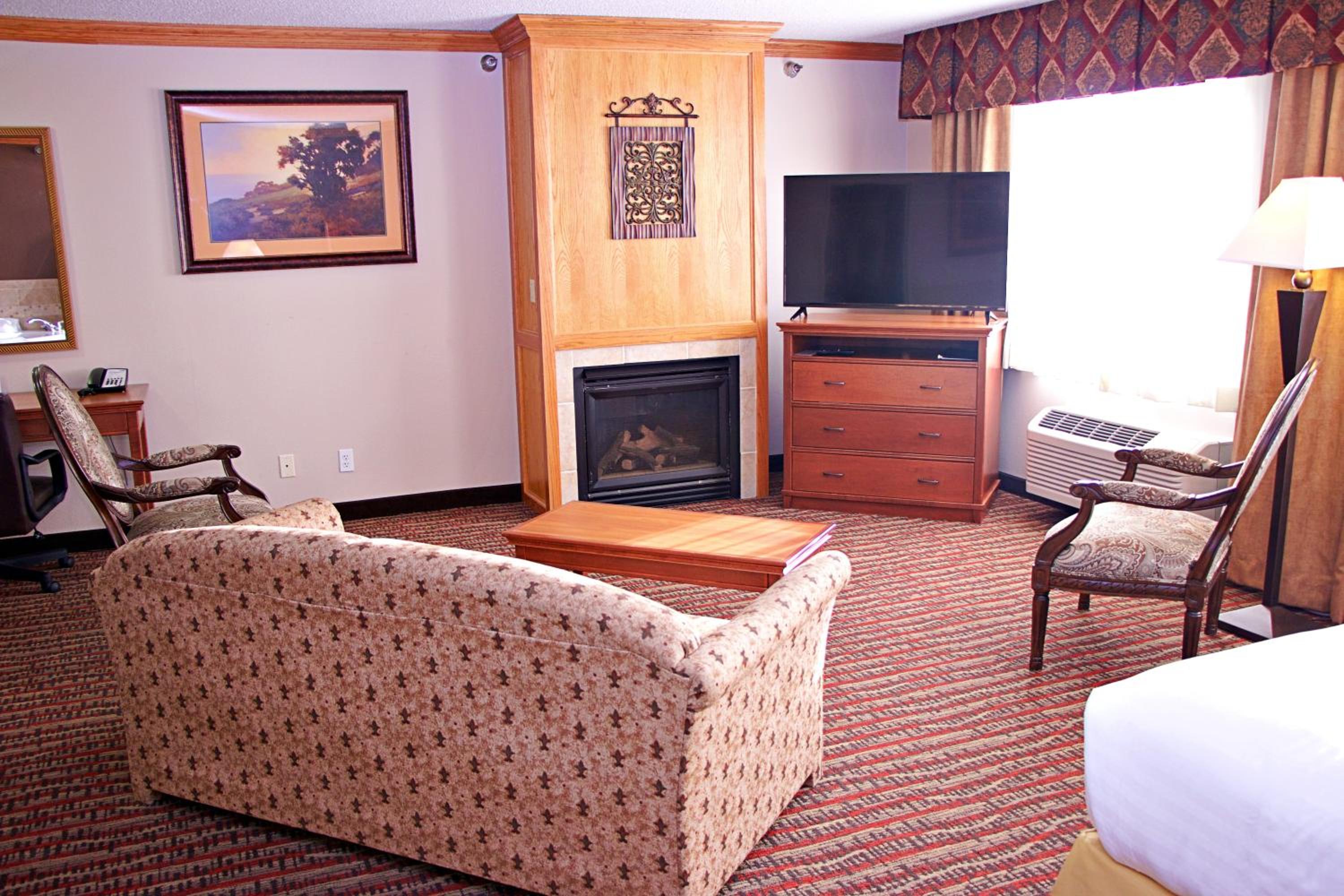 Executive King Suite - Photo 2