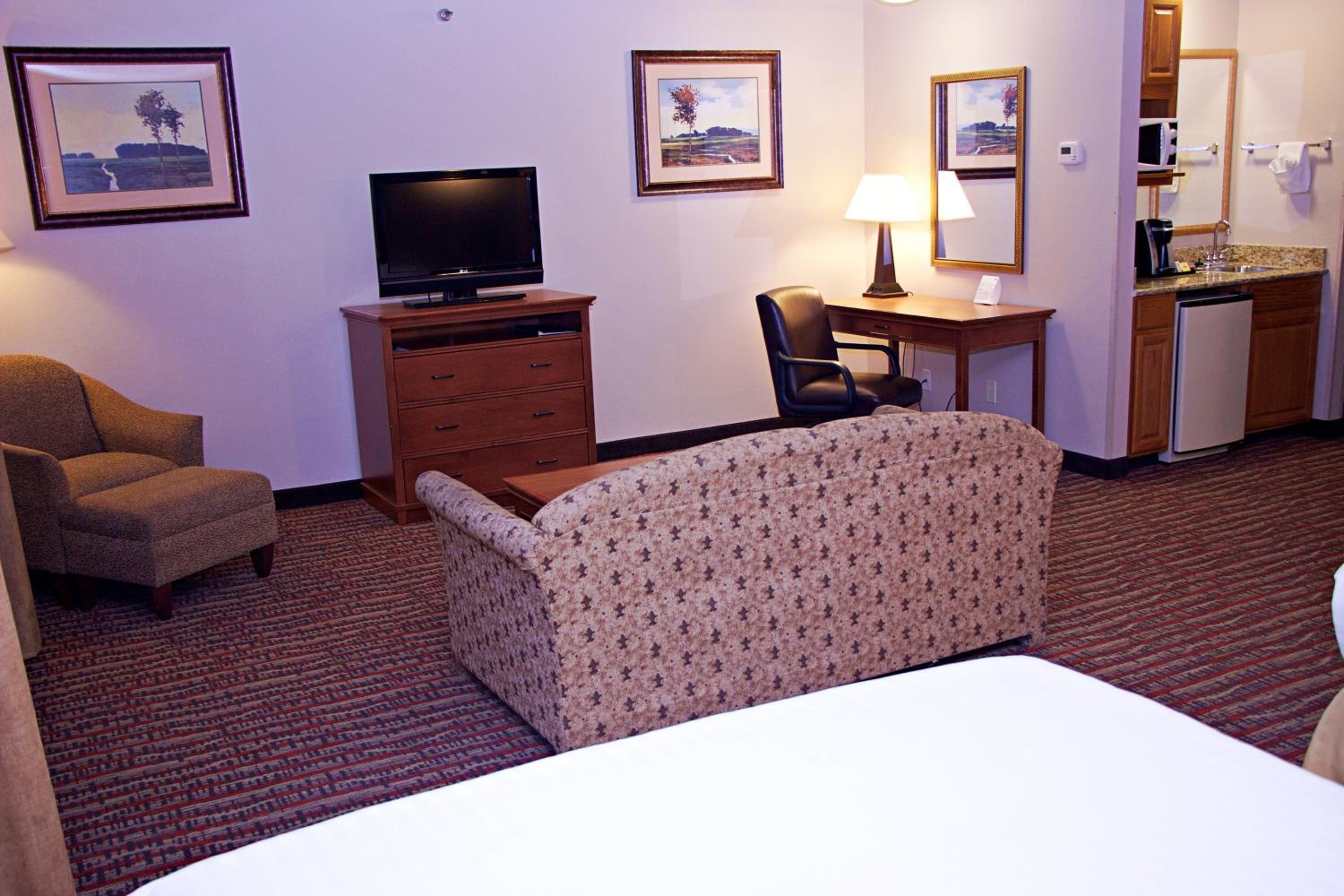 Suite with Two Queen Beds - Photo 1
