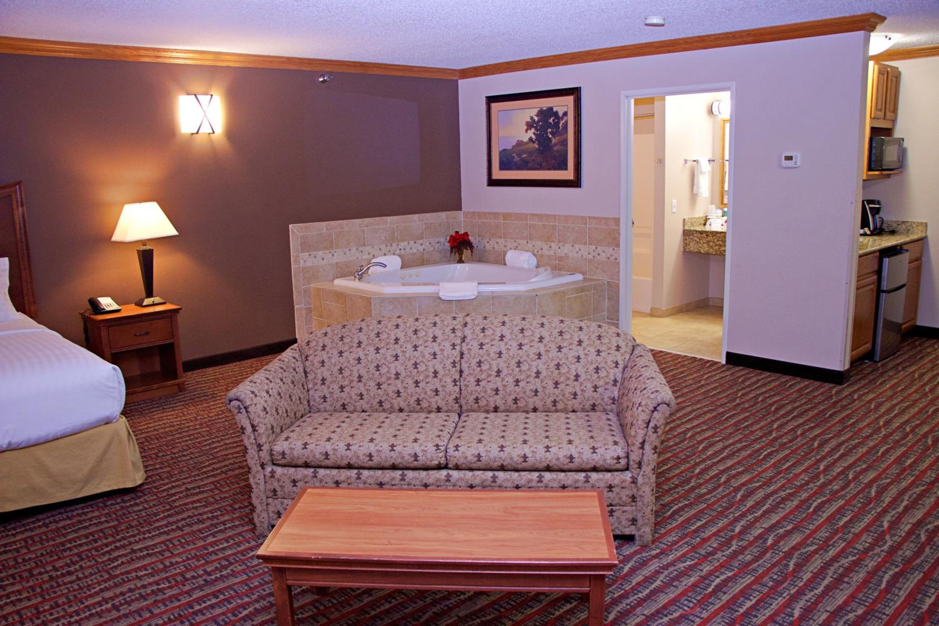 Executive King Suite - Photo 3
