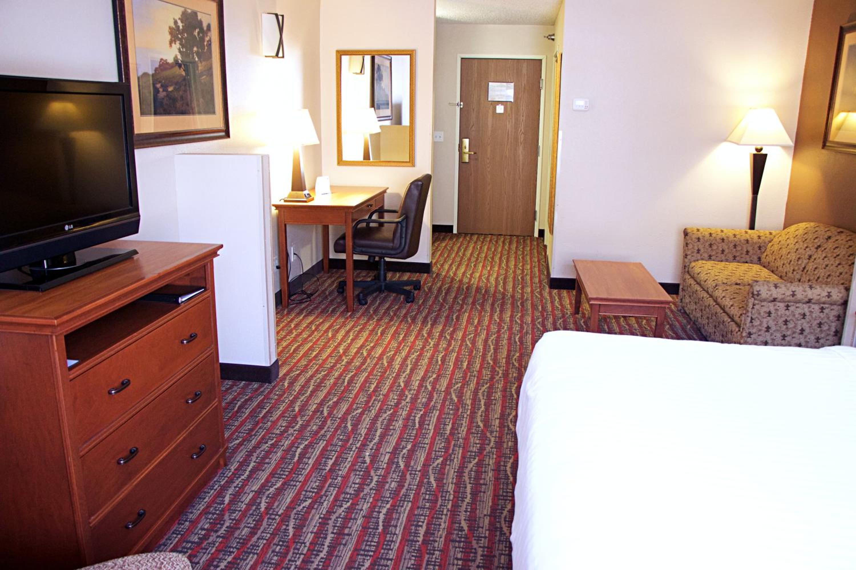 King Suite with Sofa Bed - Photo 4