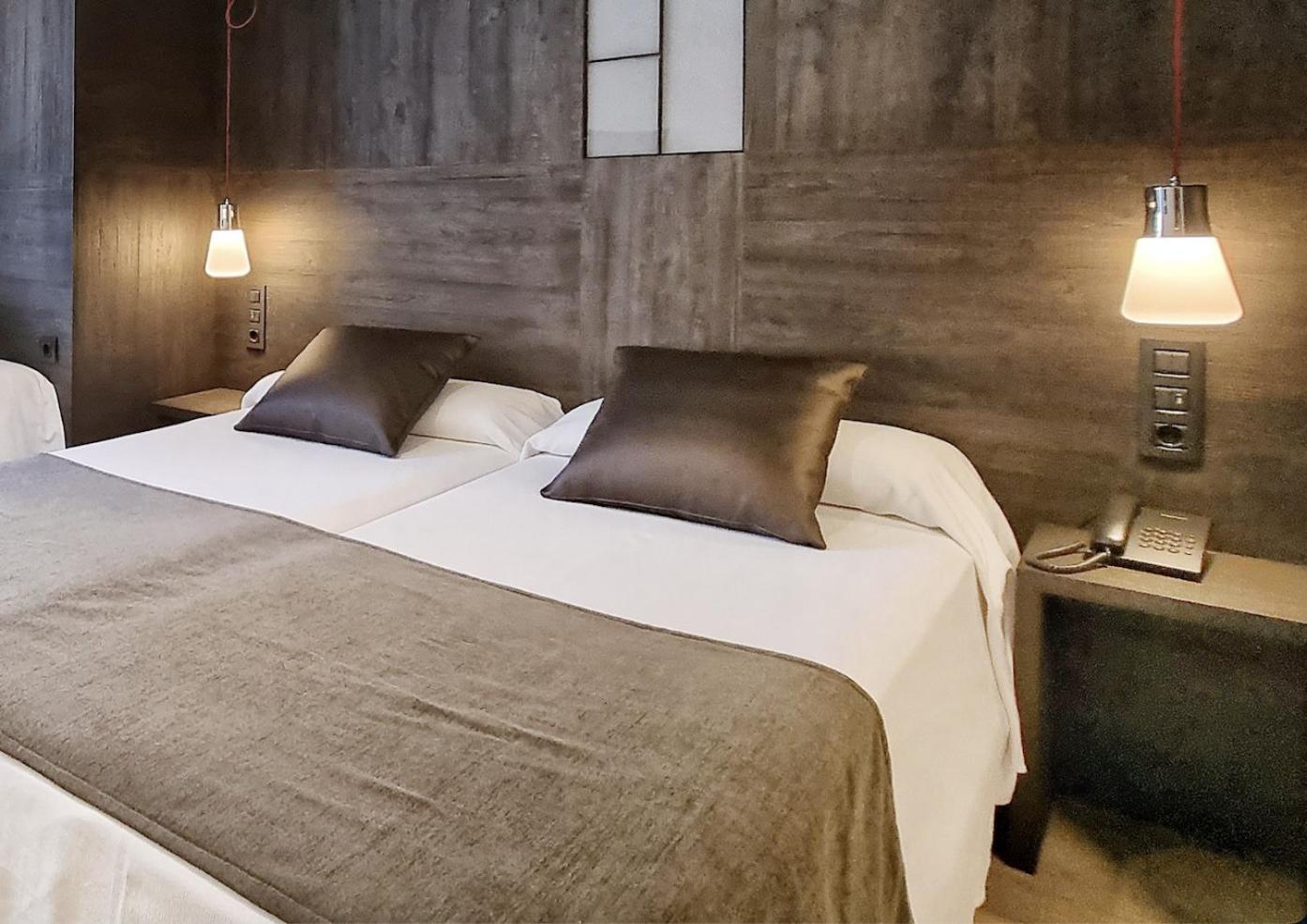 Interior Comfort Double or Twin Room photo 3