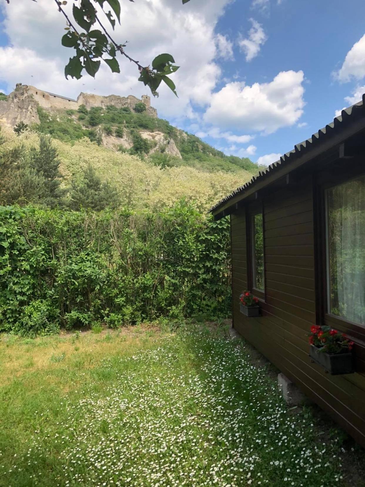 Bungalow (2 Adults) with Shared Bathroom photo 3