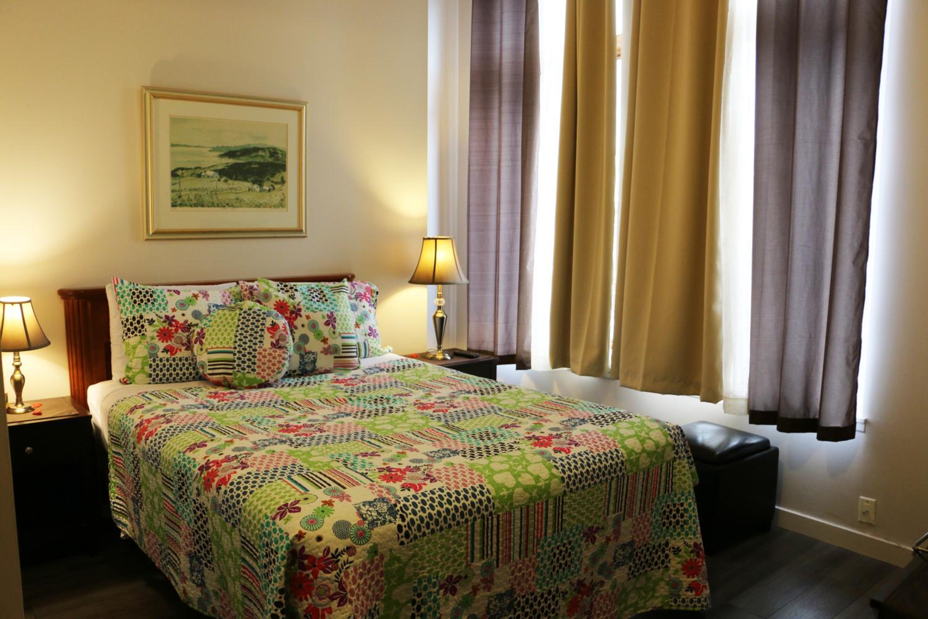 Comfort Room, 1 Queen Bed - Photo 1
