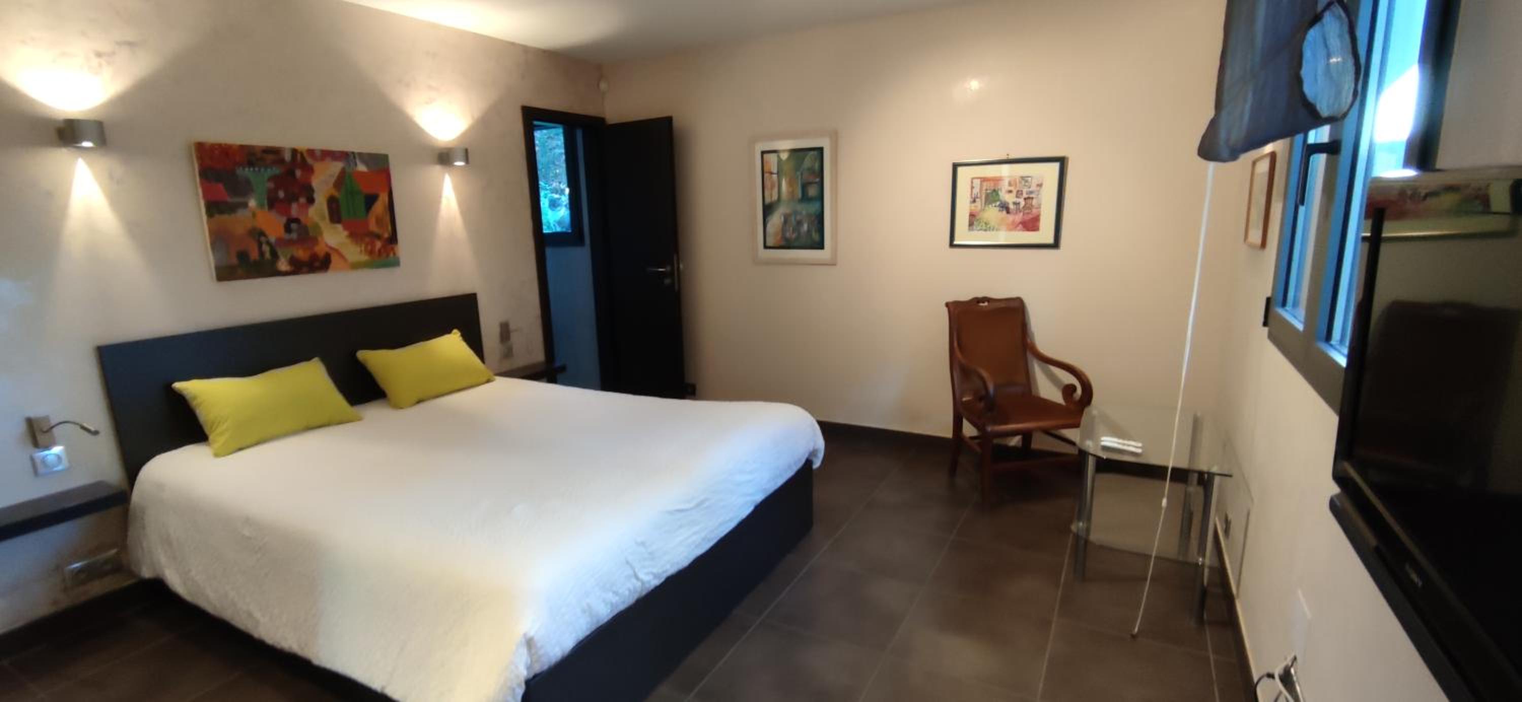 Double Room with Private Bathroom - Photo 3