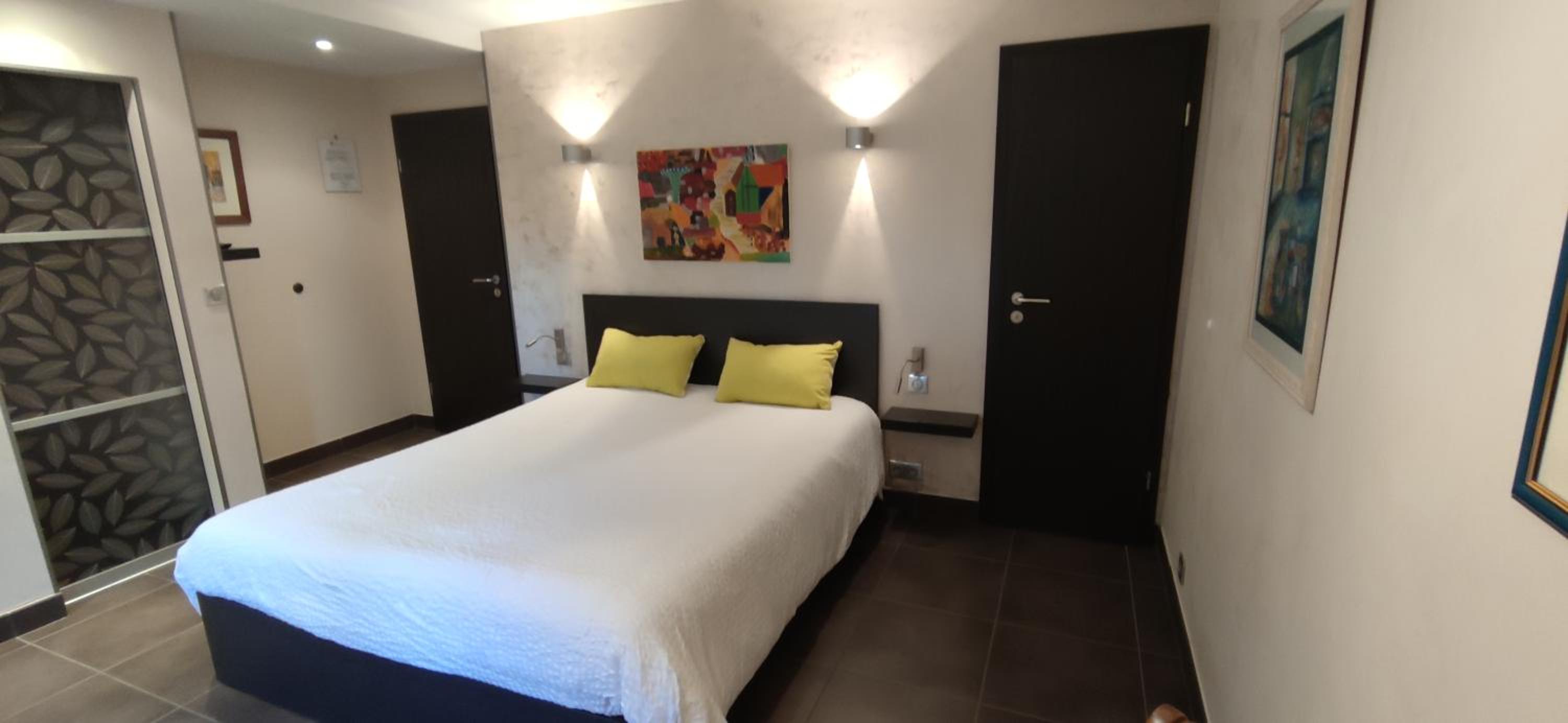 Double Room with Private Bathroom - Photo 2