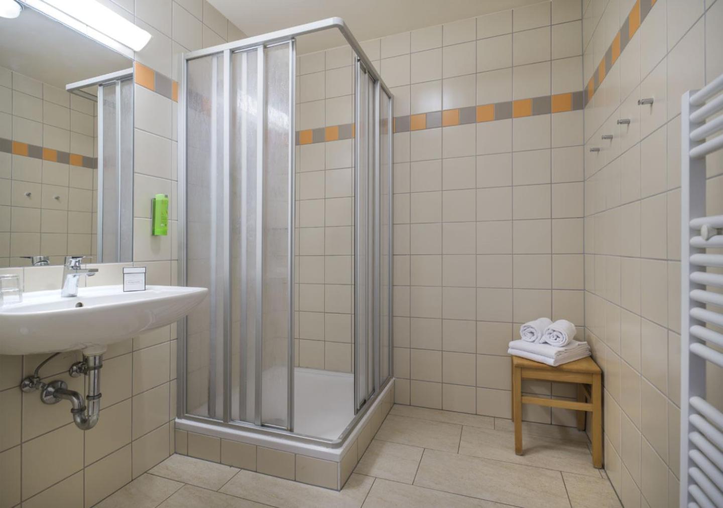 Quadruple Room - Photo 7