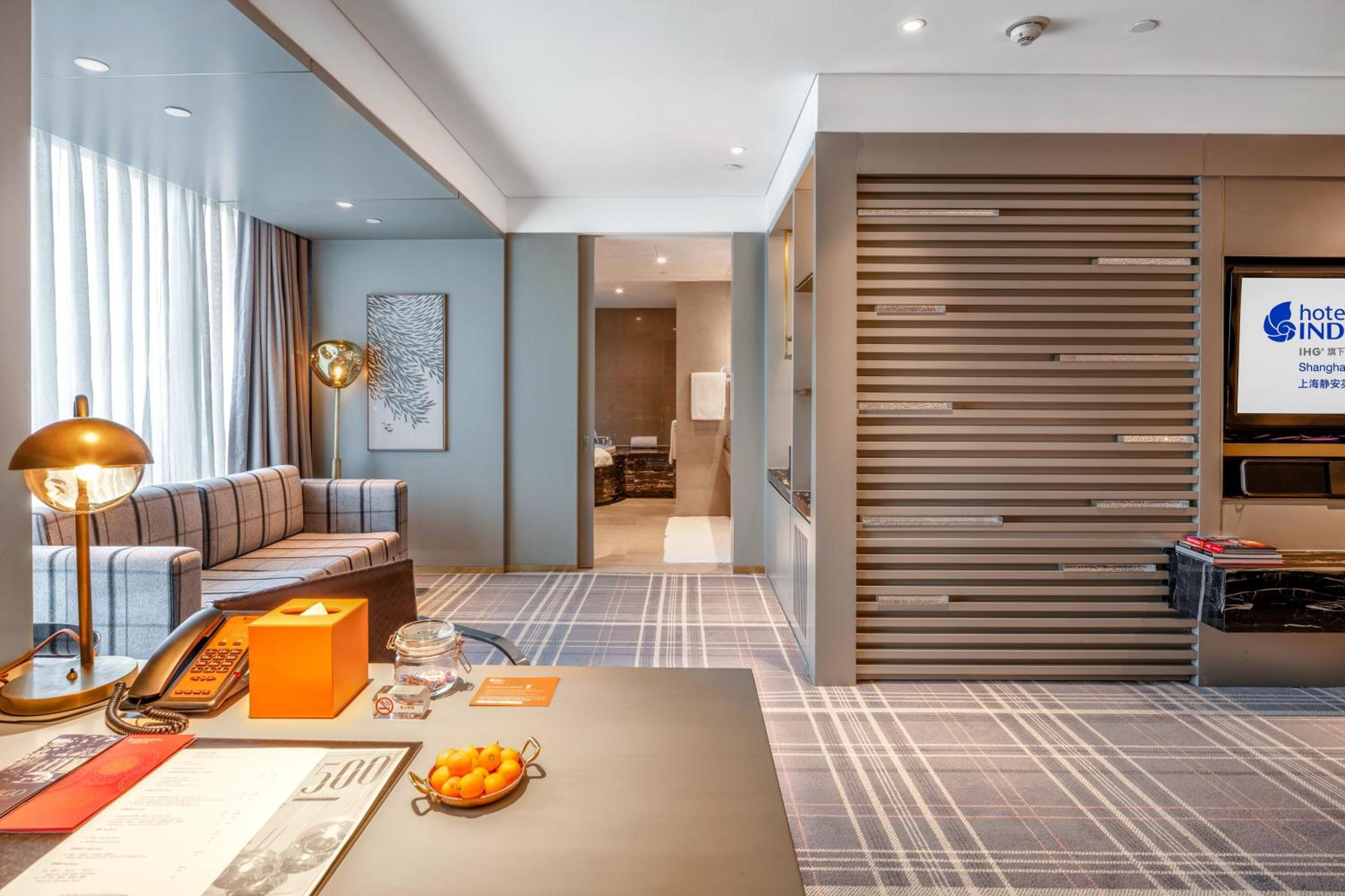 Premium King Room with City View