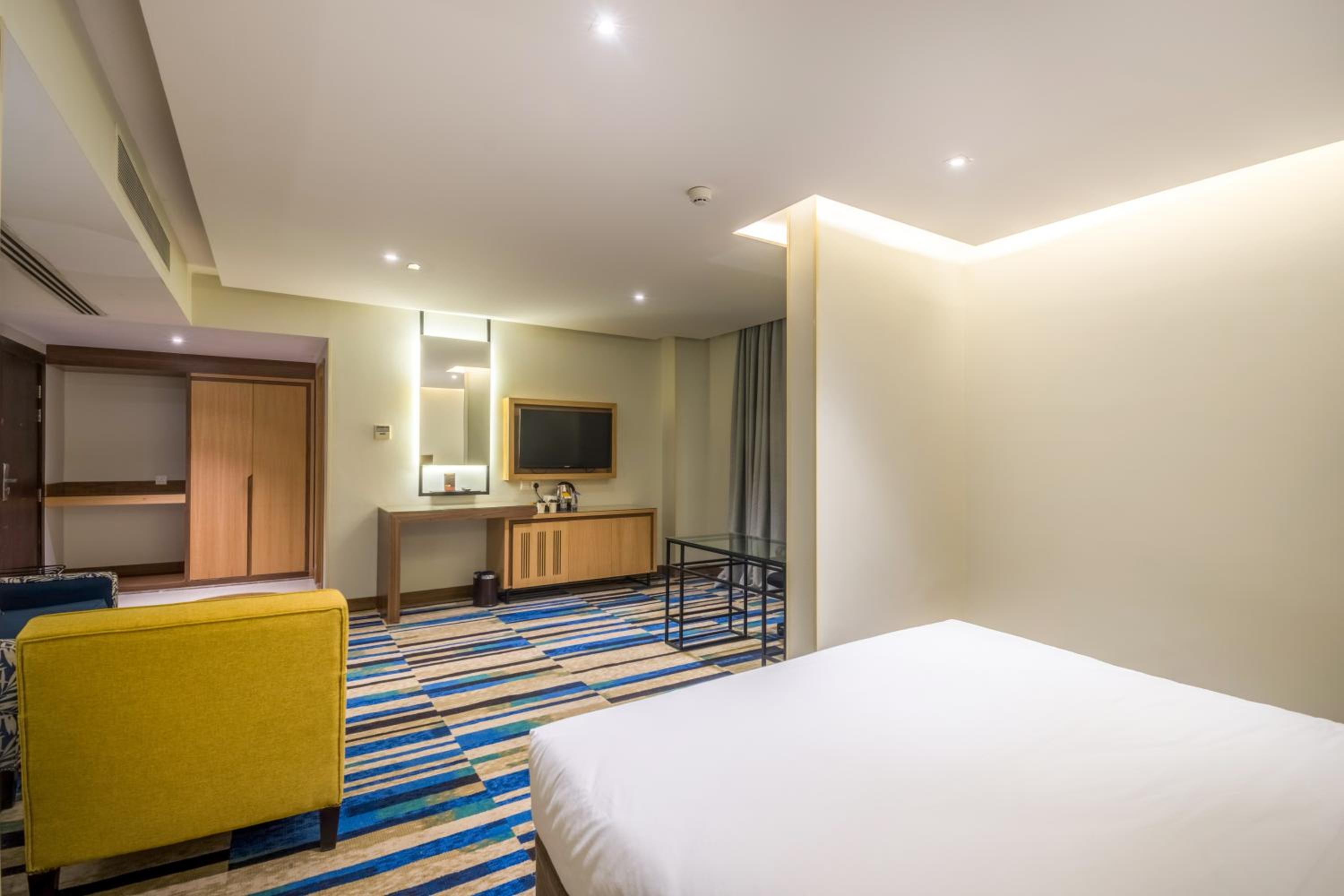 Deluxe Room - Photo 5