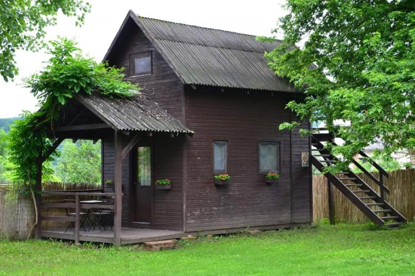 Bungalow (4 Adults) with Shared Bathroom photo 2