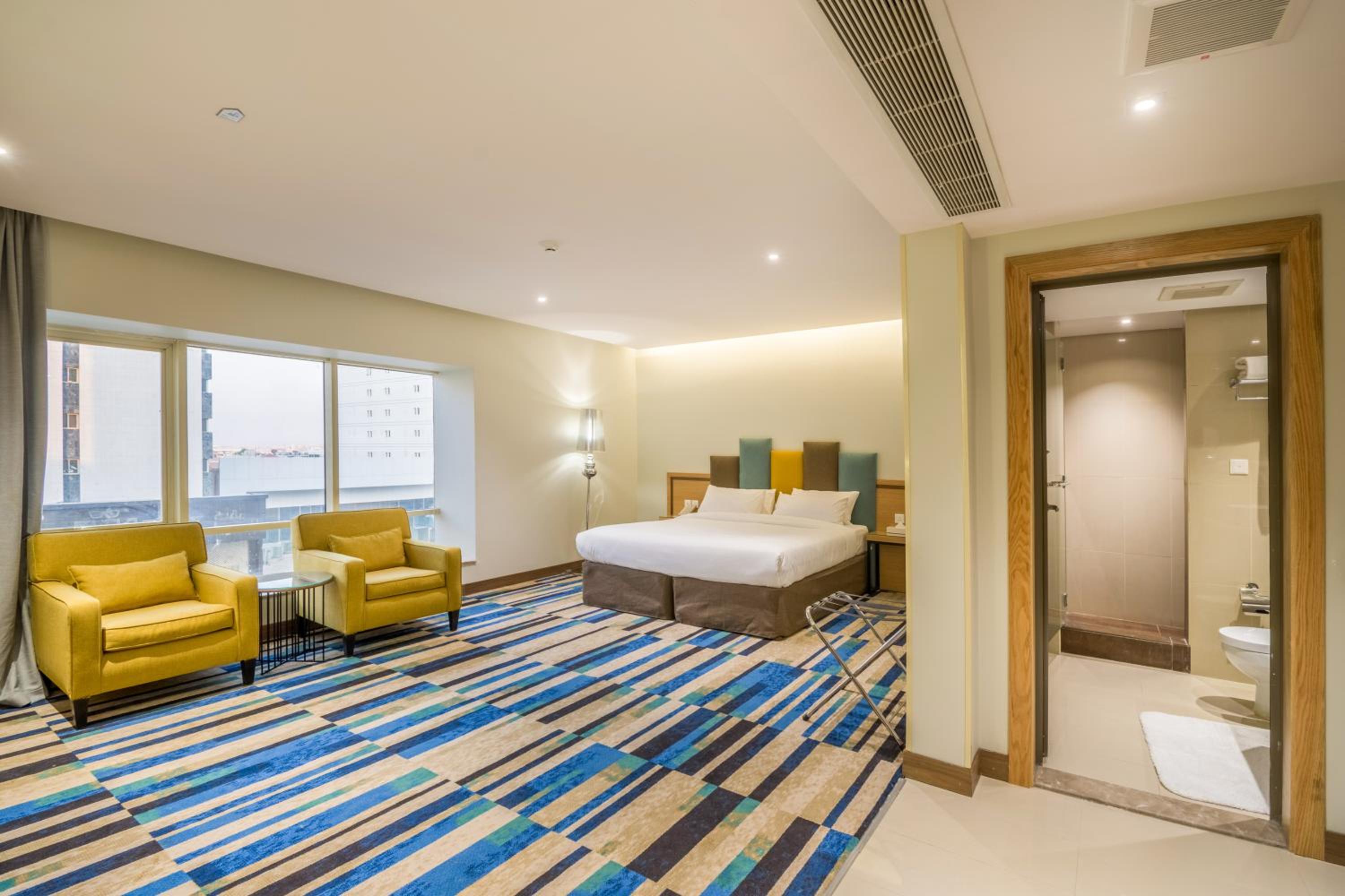 Suite - Photo 2