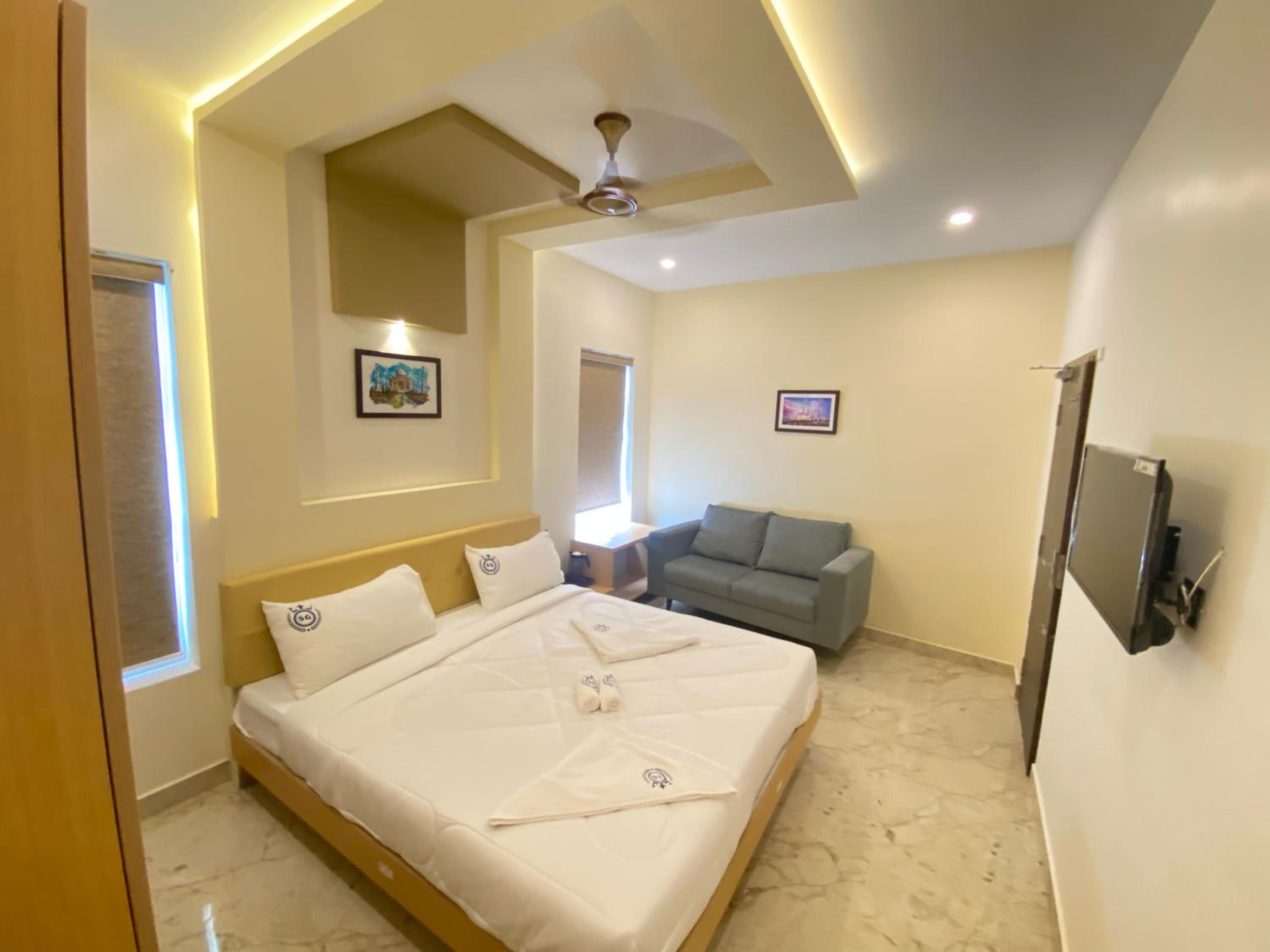 Deluxe King Suite