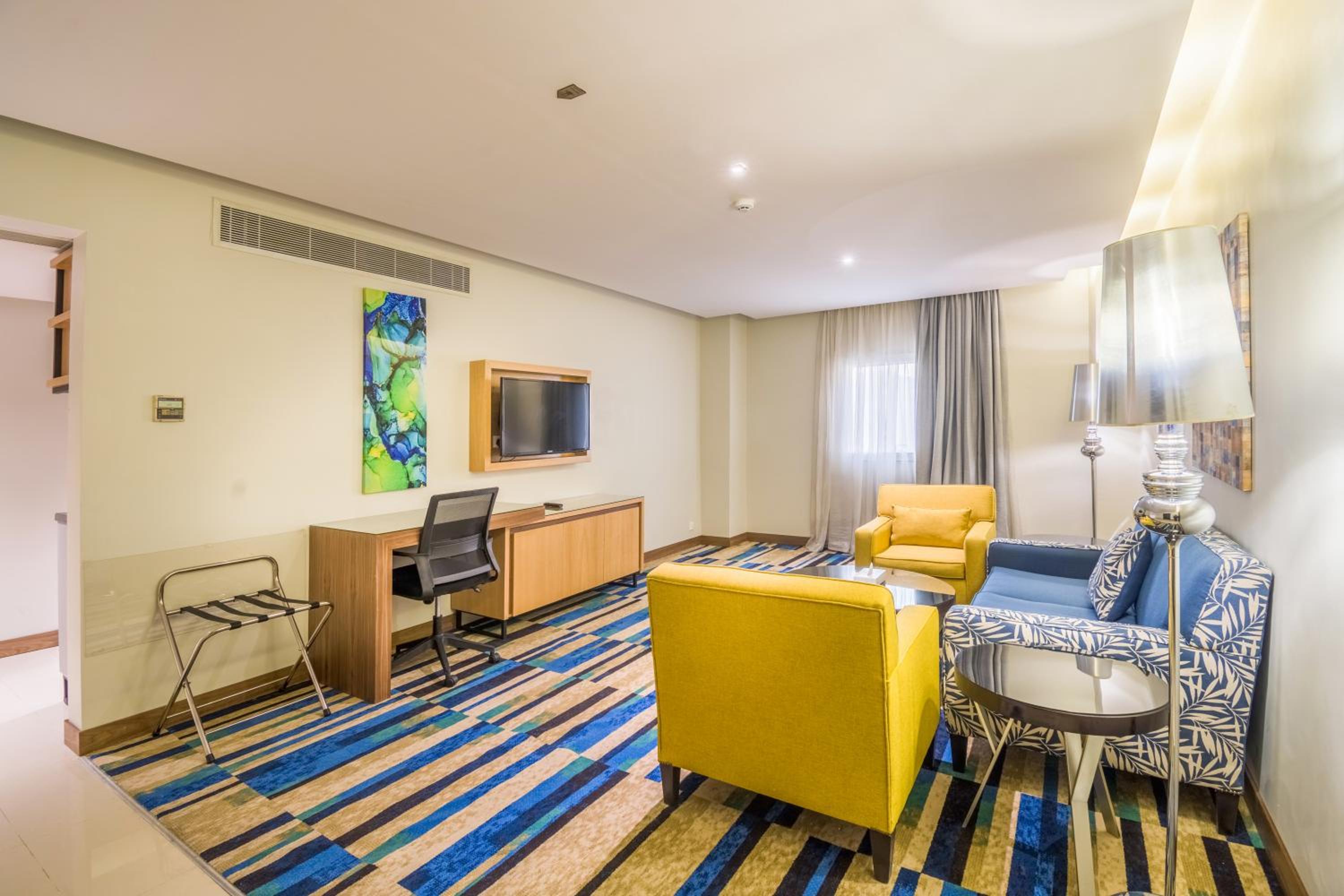 Deluxe Suite - Photo 3