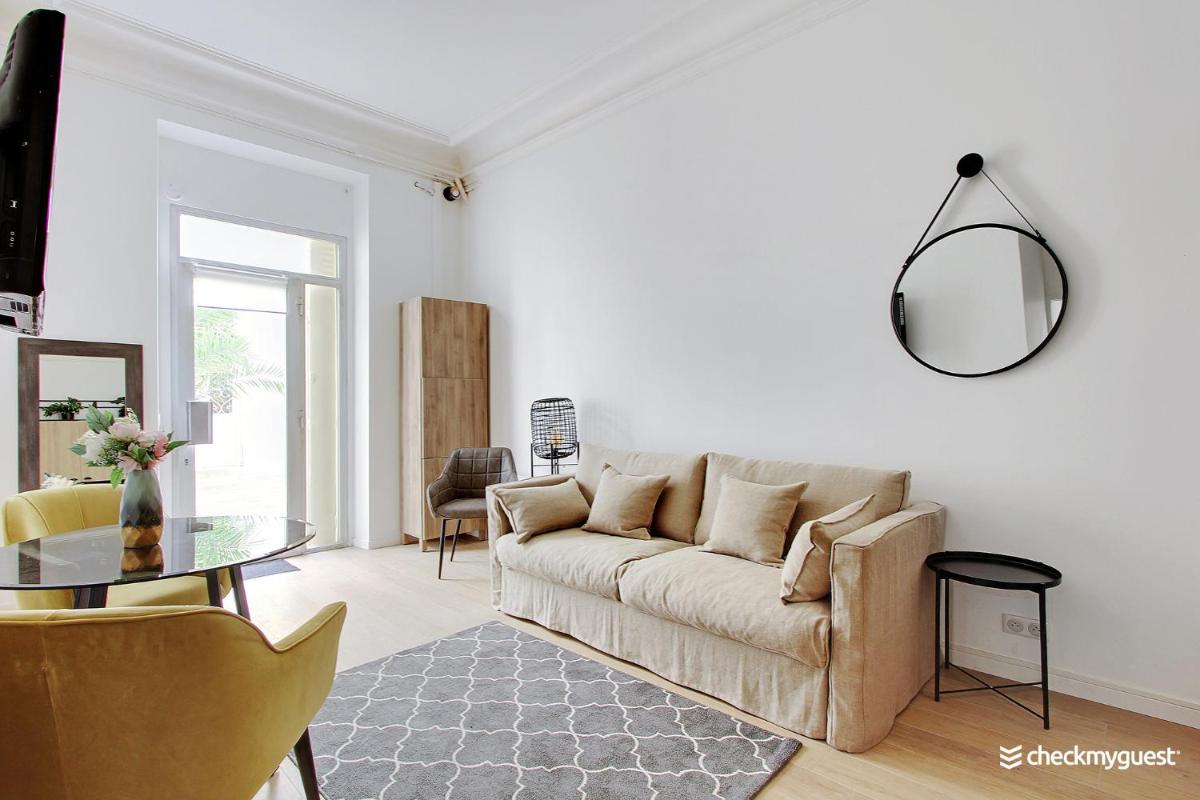 One-Bedroom Apartment photo 2