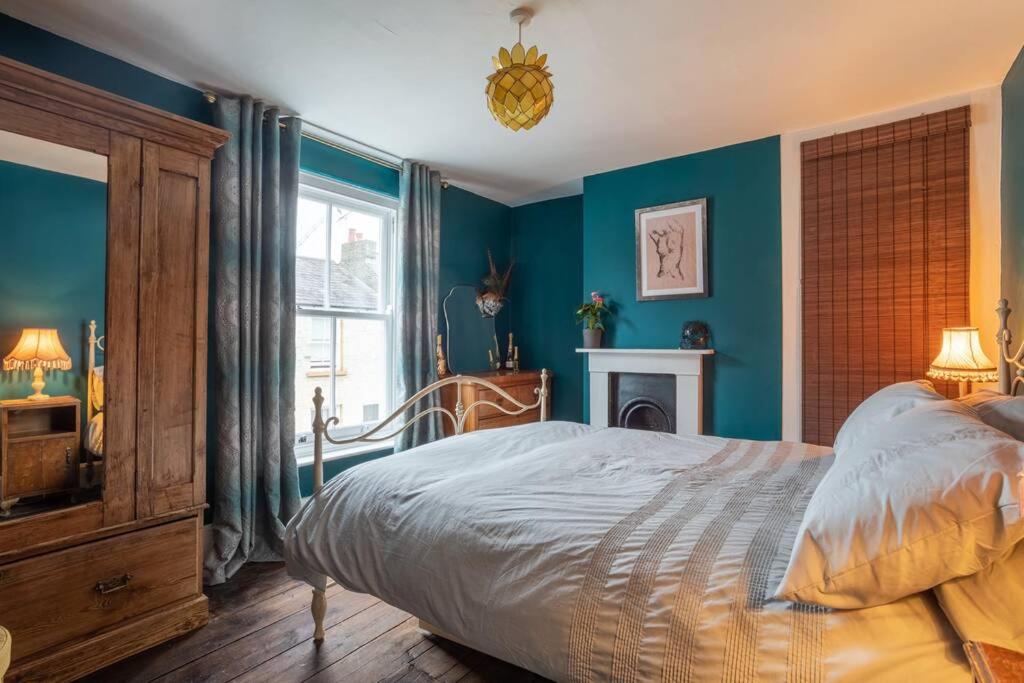 Two-Bedroom House photo 3