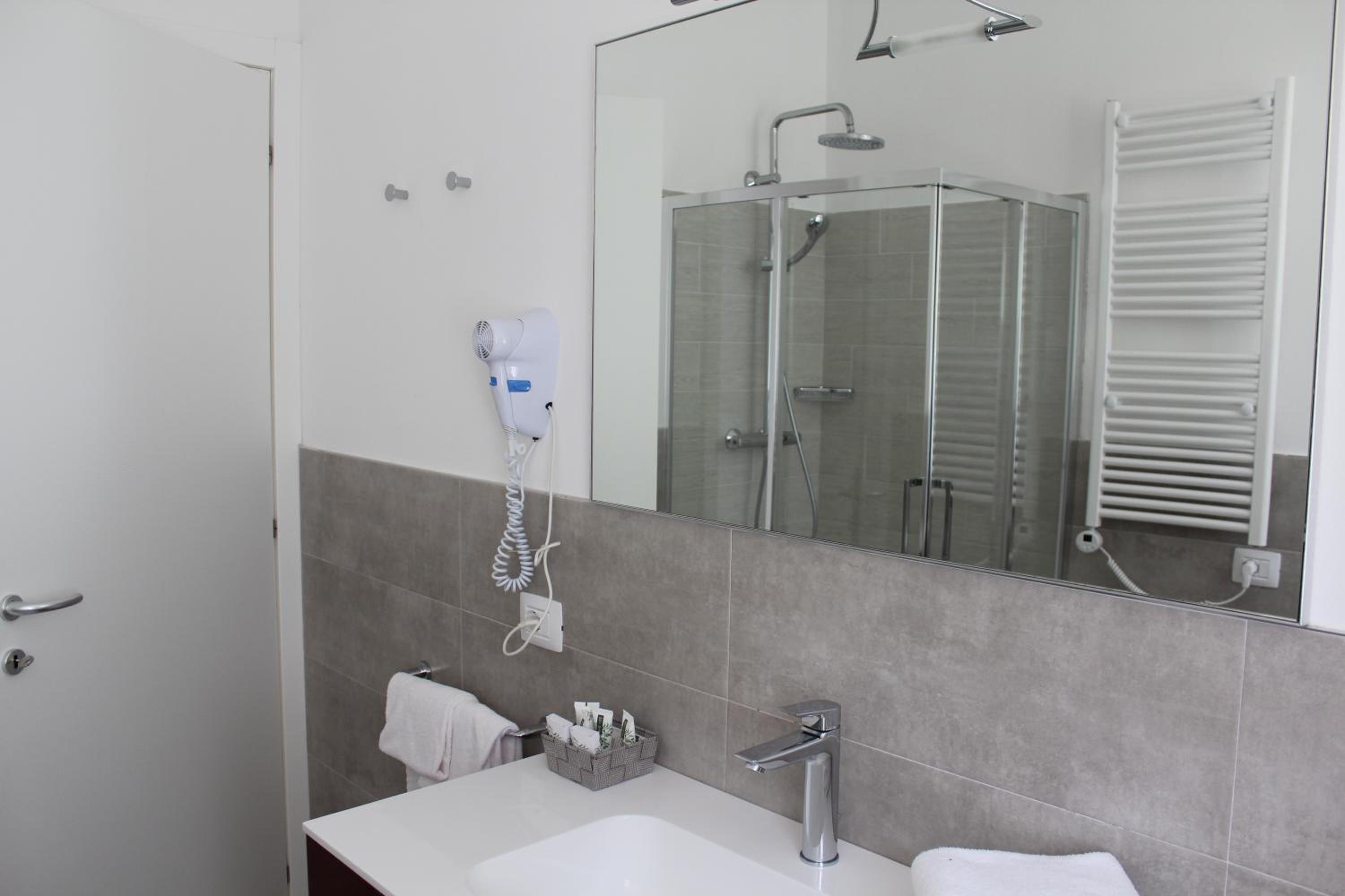 Basic One-Bedroom Apartment photo 2