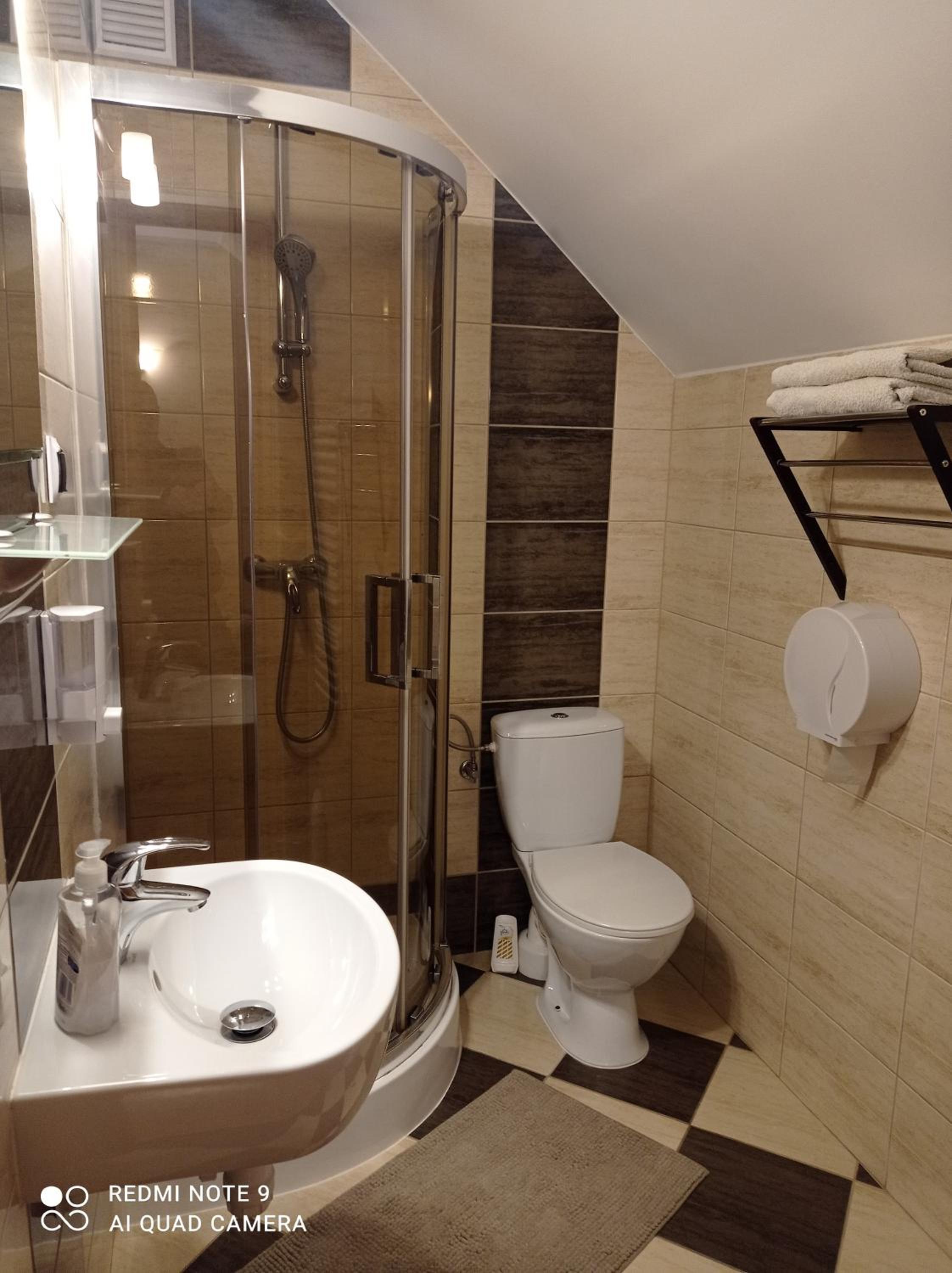 Double Room with Balcony - Photo 4