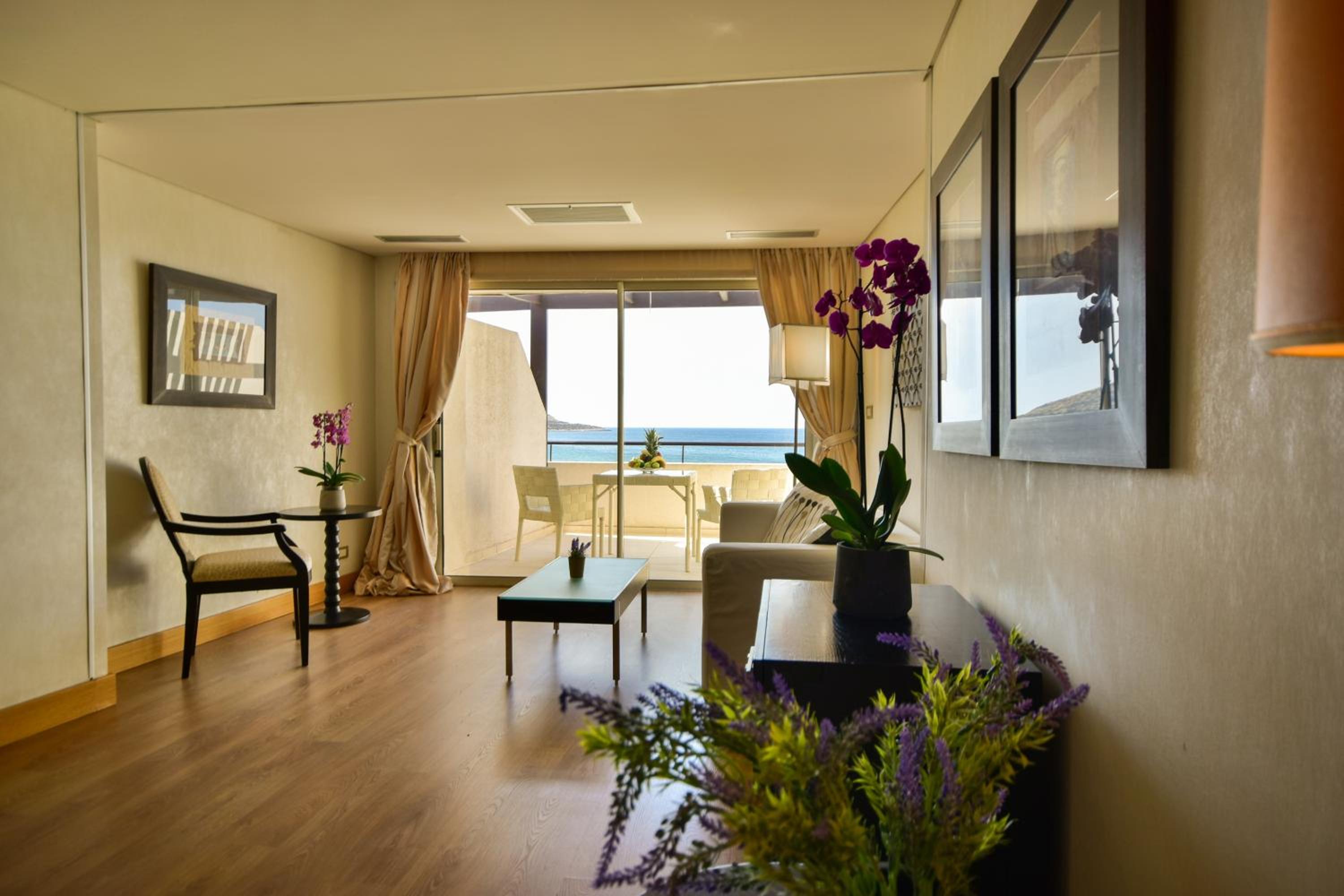 Exclusive Single Room with Sea View