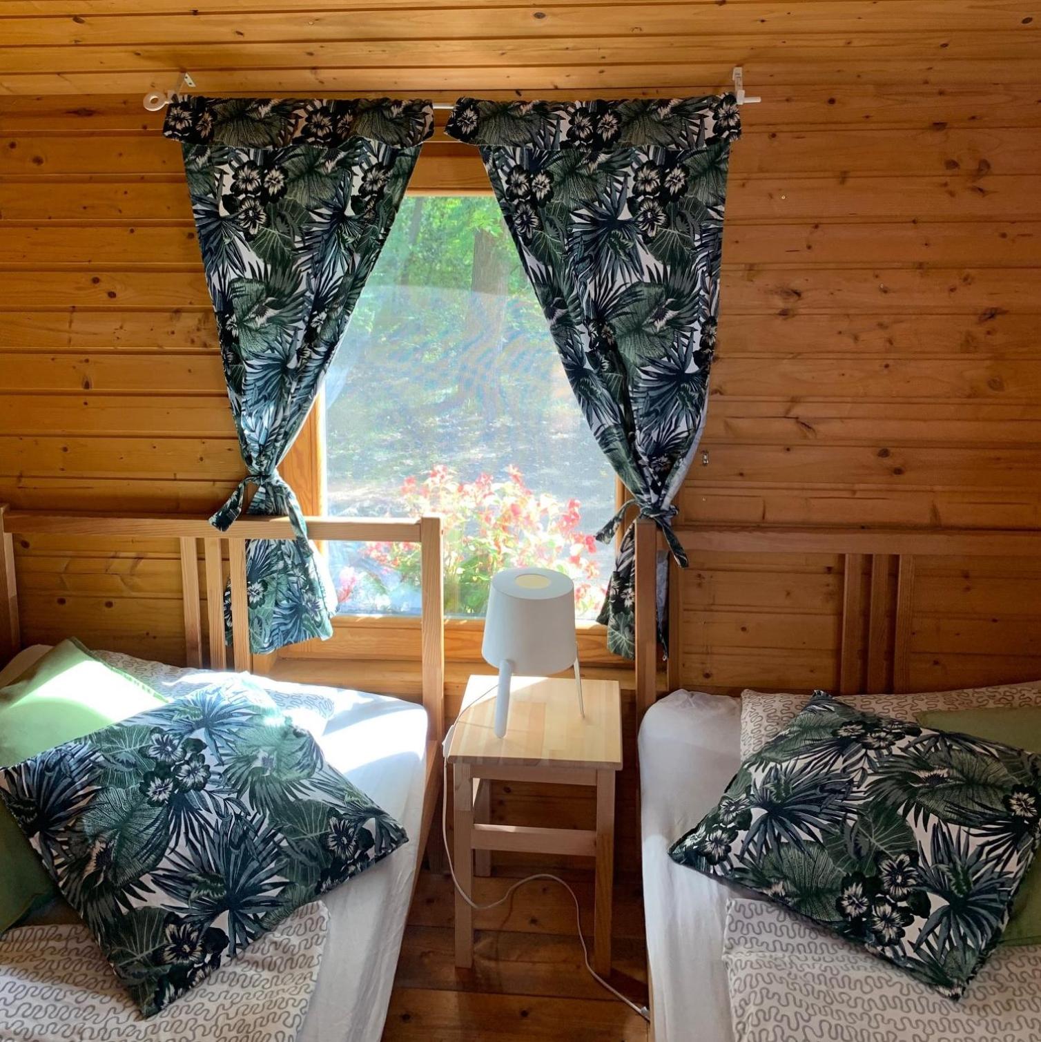 Bungalow (2 Adults) with Shared Bathroom photo 1