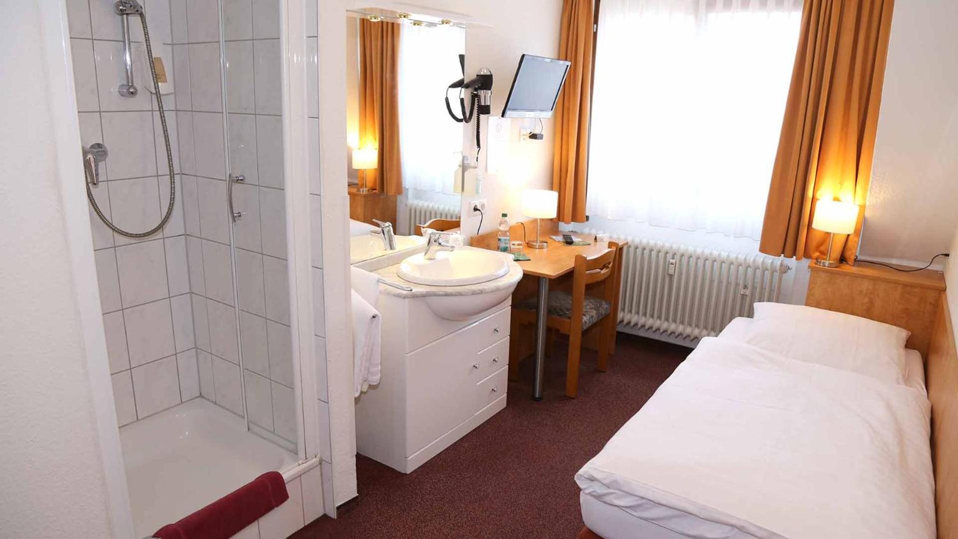 Single Room with Shared Toilet