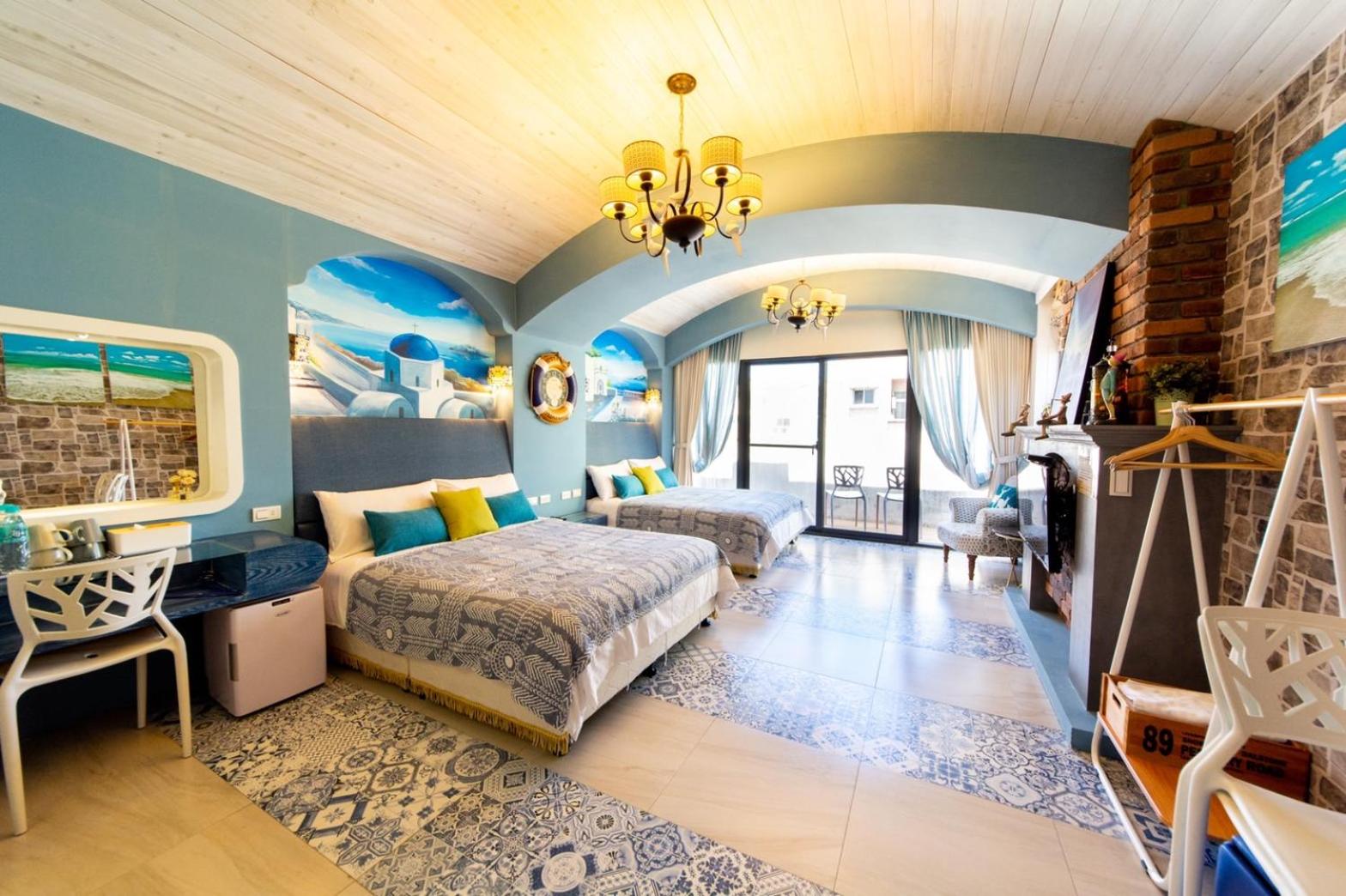 Quadruple Room with Balcony - Photo 2