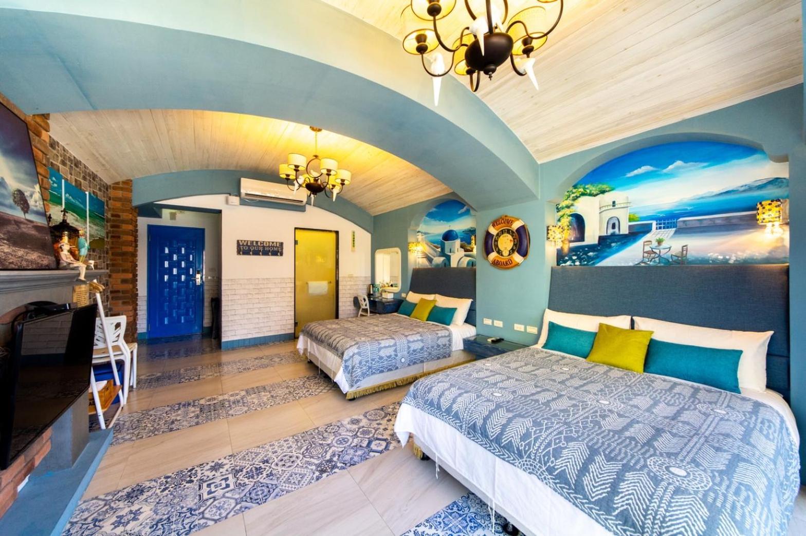 Quadruple Room with Balcony - Photo 3