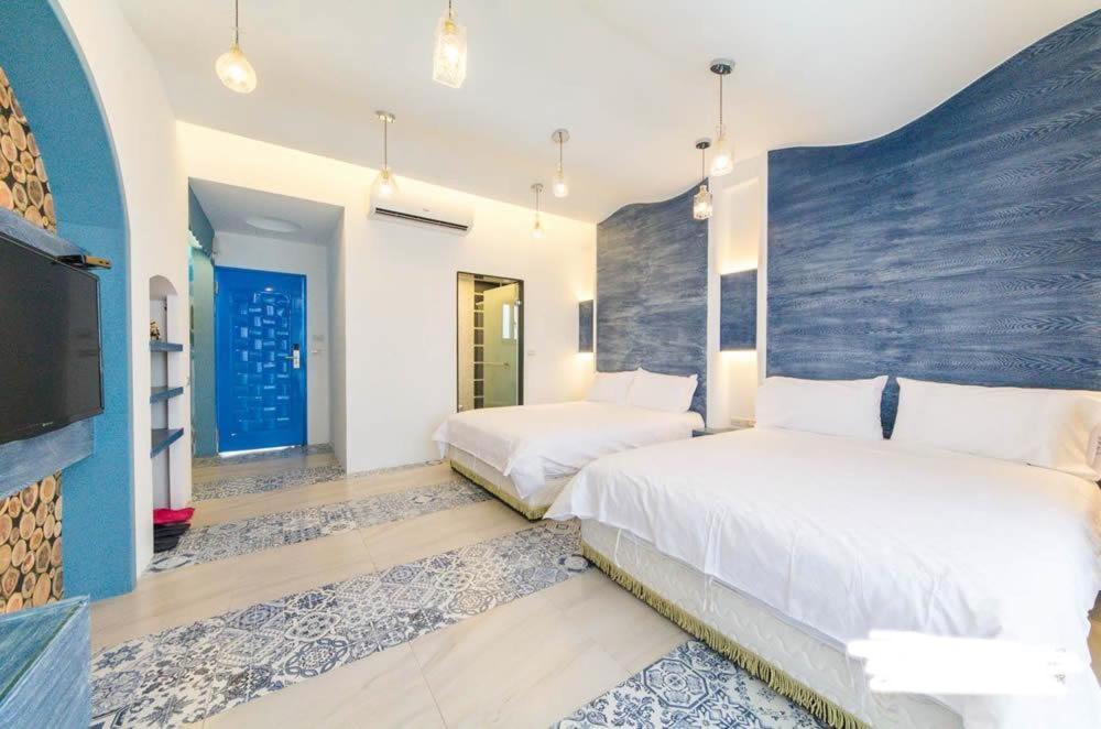 Quadruple Room with Balcony - Photo 7