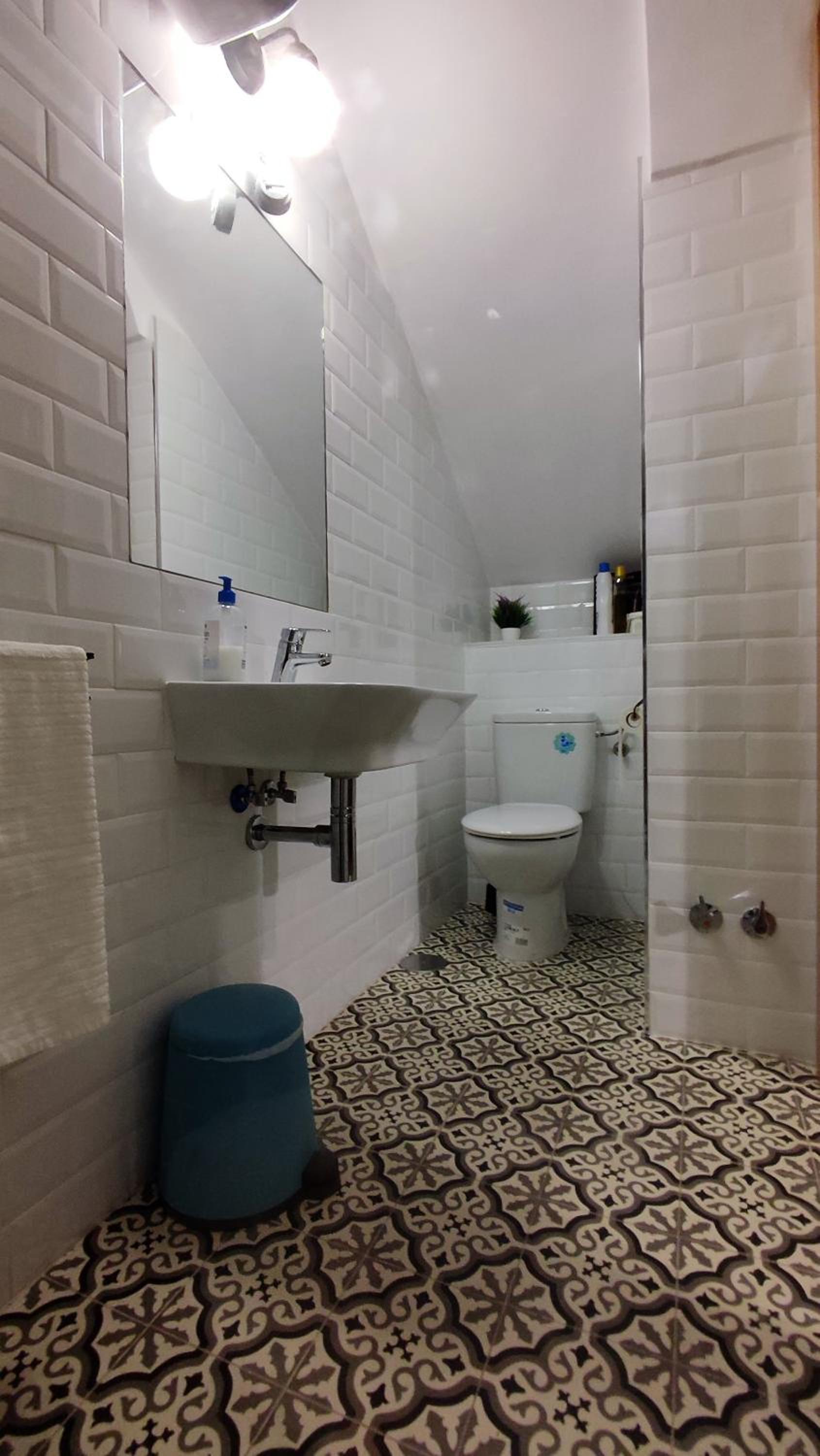 Studio Apartment with Patio - Photo 7