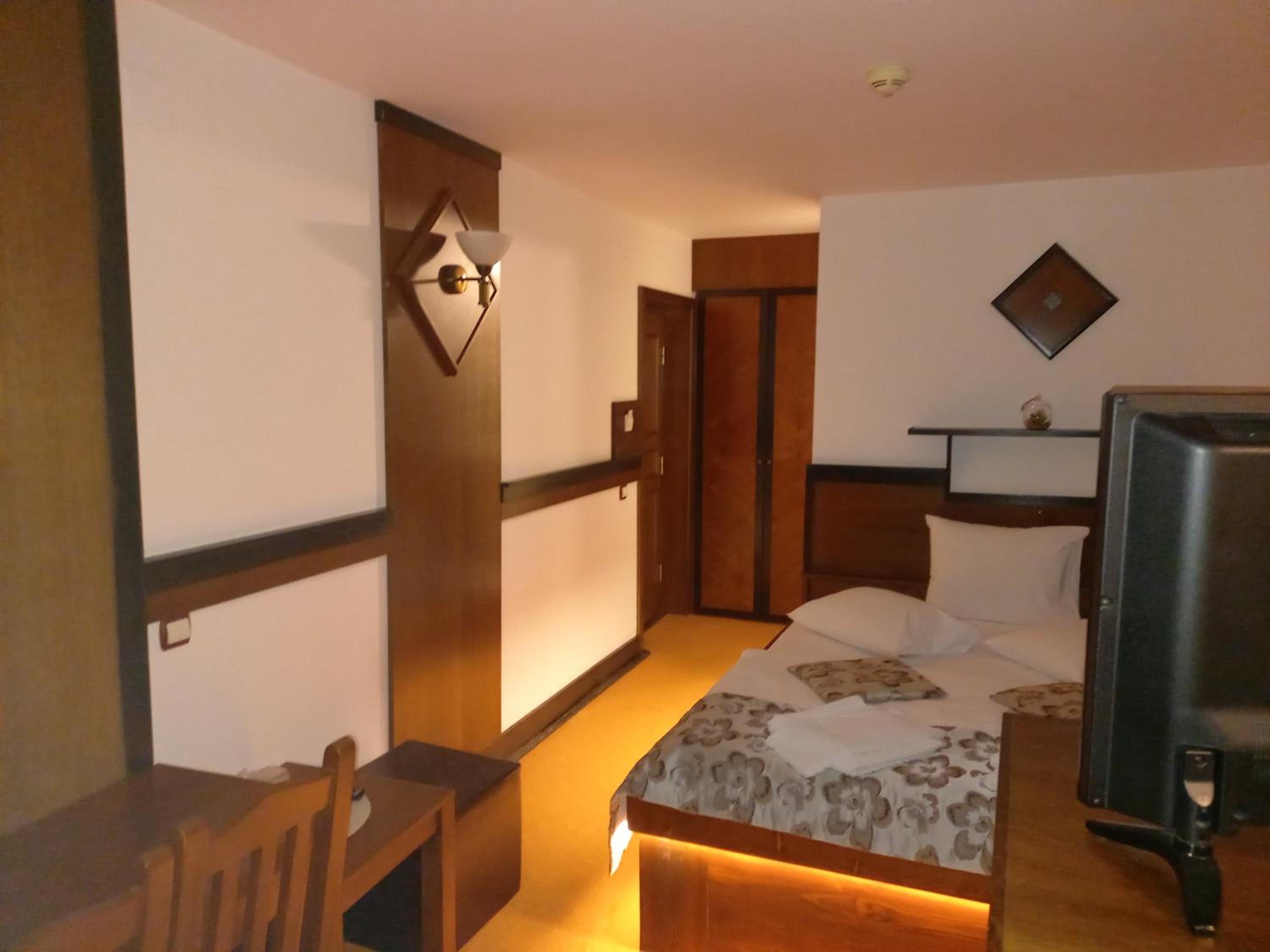 Deluxe Double Room (2 Adults + 1 Child) photo 1