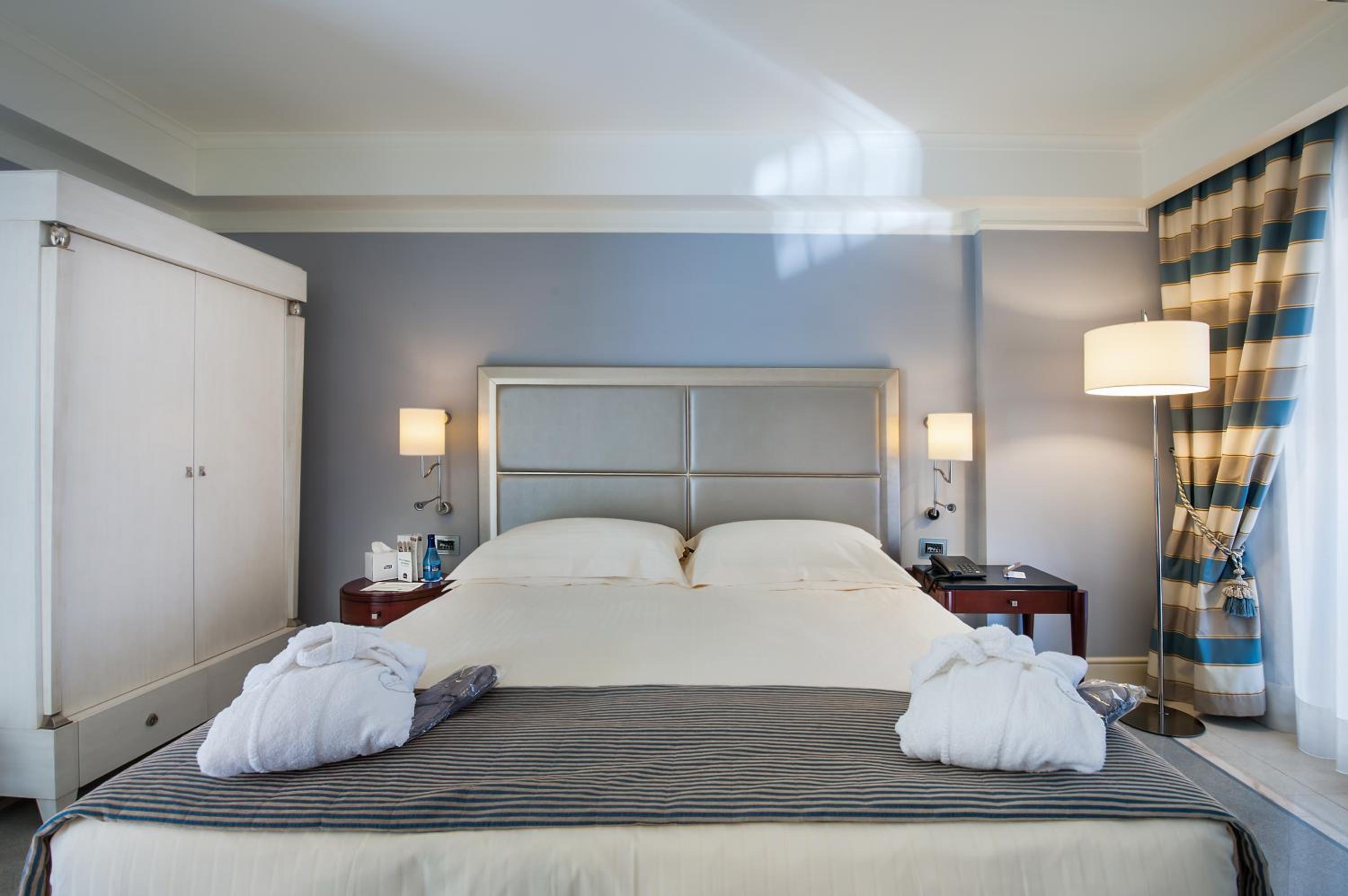 Comfort Queen Room - Photo 3