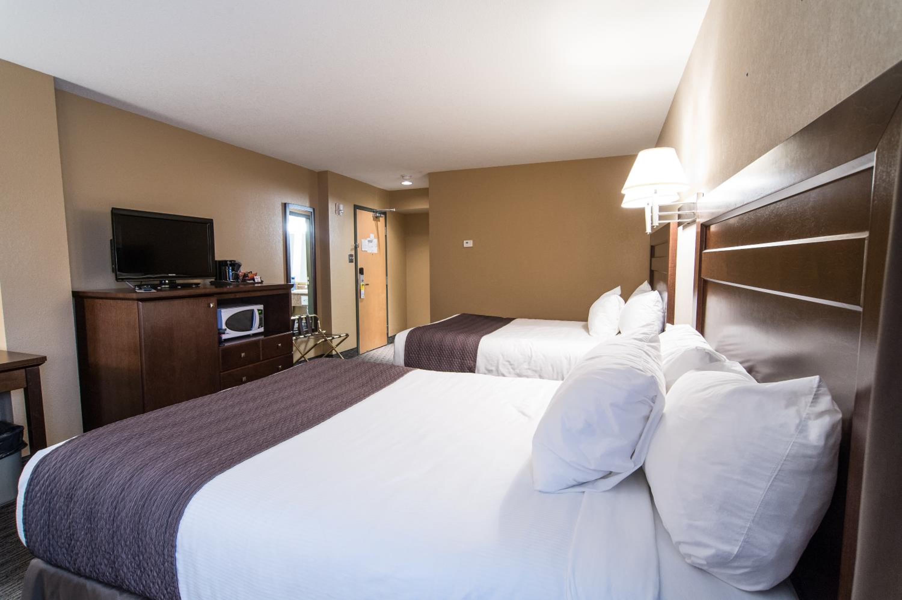 Queen Room with Two Queen Beds - Disability Access photo 1