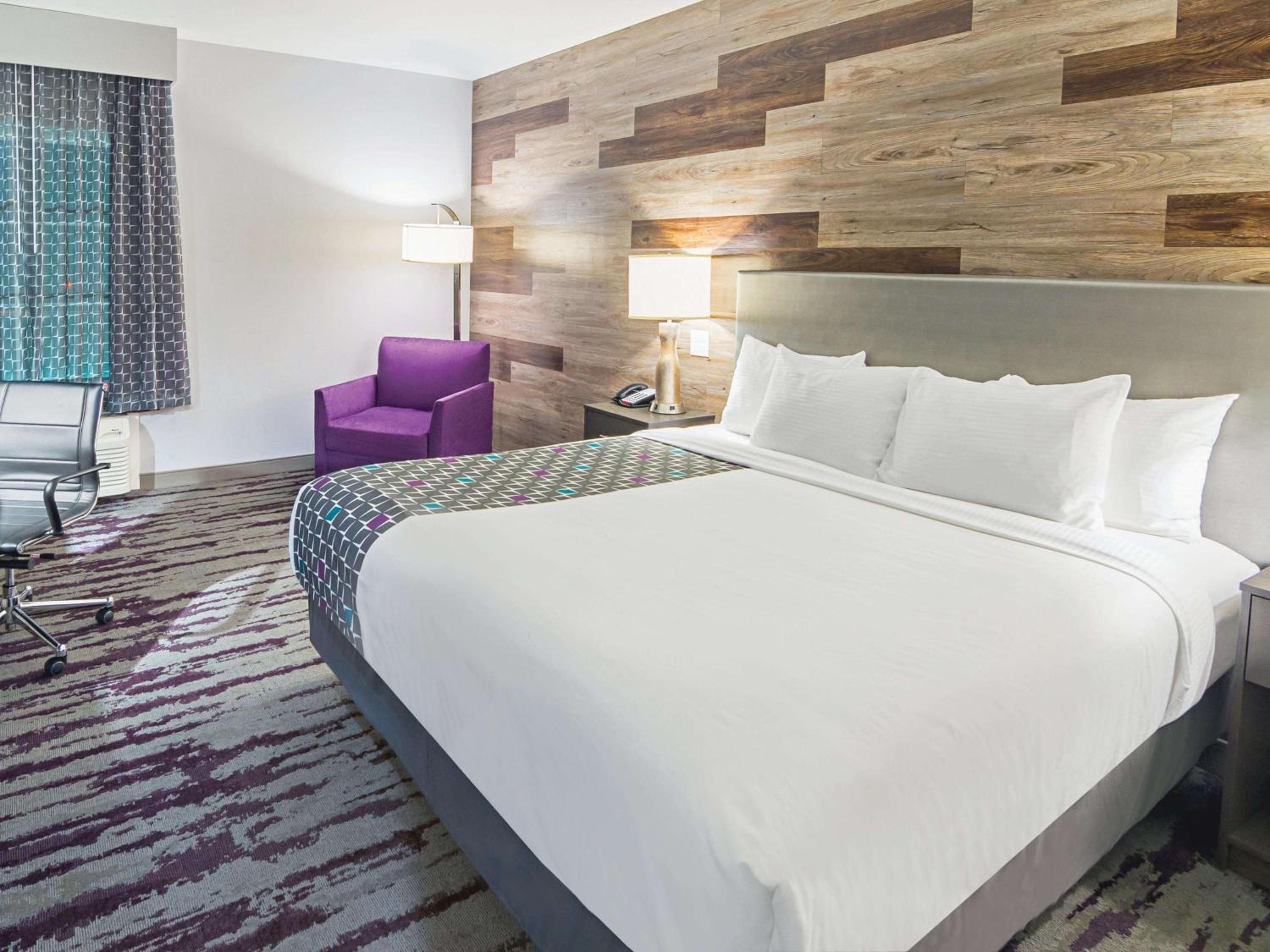King Room with Roll-In Shower - Mobility/Hearing Accessible - Non-Smoking photo 1