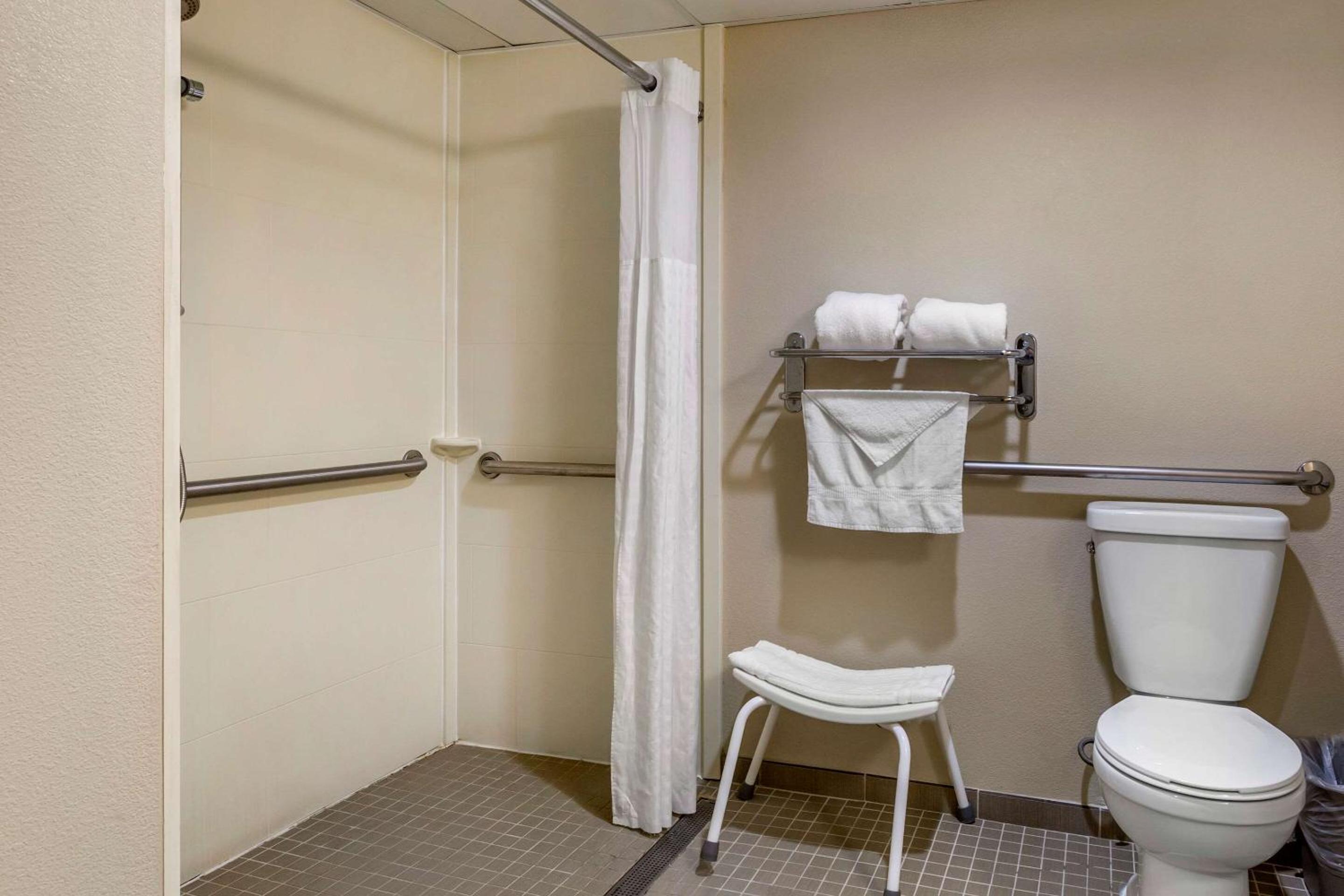 King Room - Accessible/Non-Smoking - Photo 4