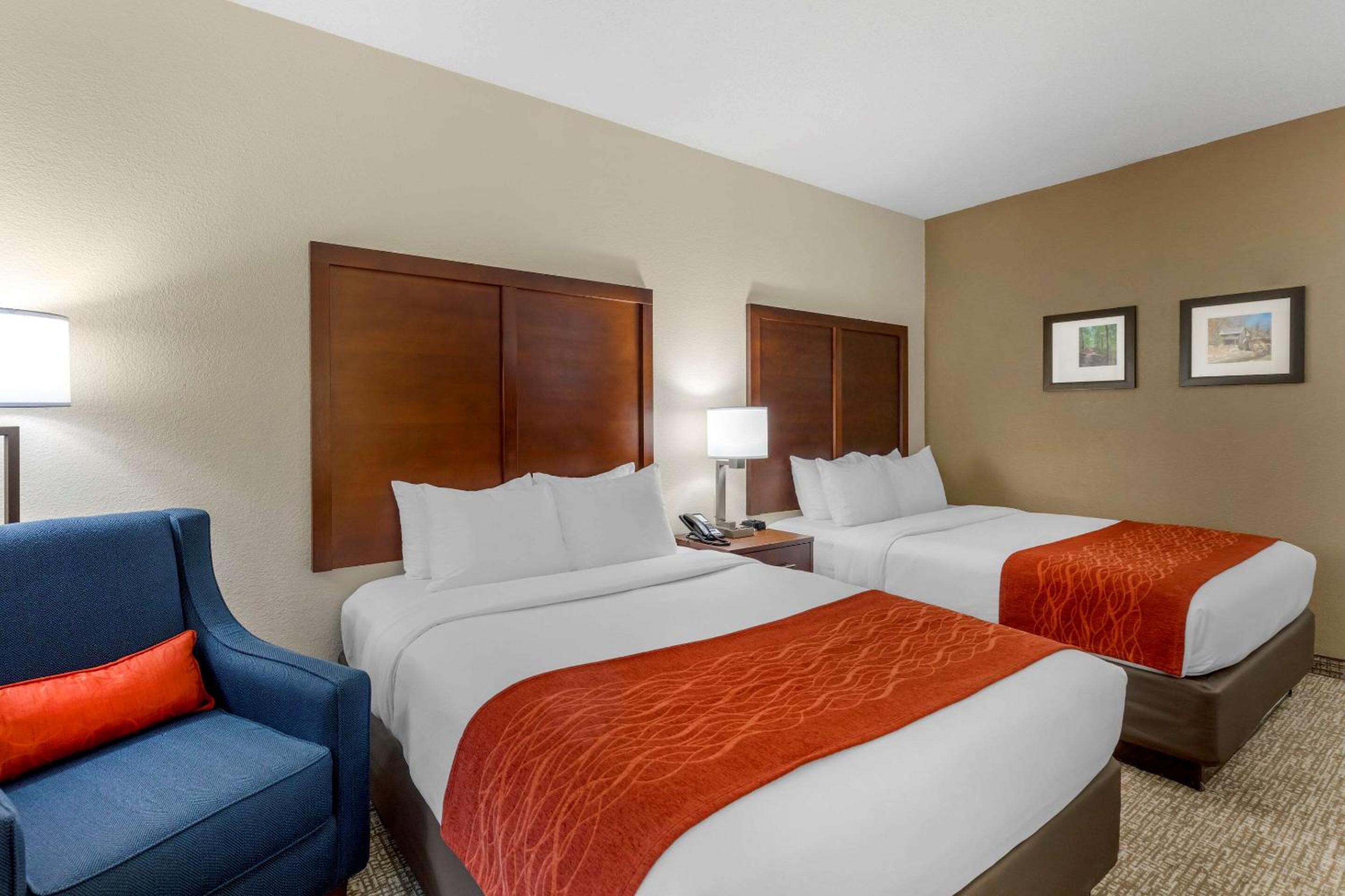 Queen Room with Two Queen Beds - Accessible/Non-Smoking  - Photo 3