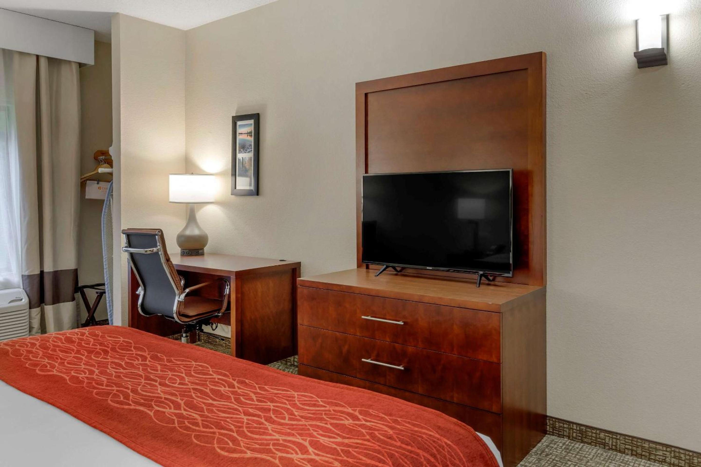 Standard King Room - Non-Smoking  - Photo 7