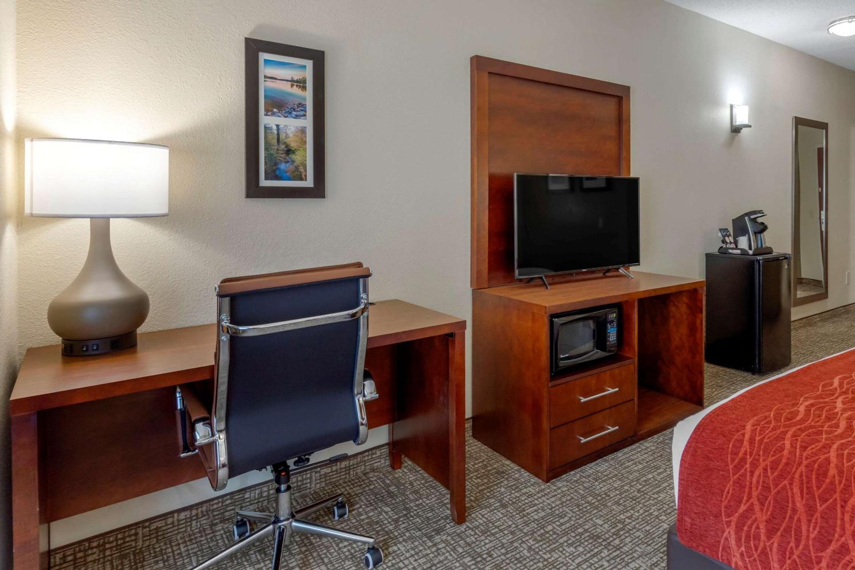 King Room - Non-Smoking, Upgrade - Photo 6
