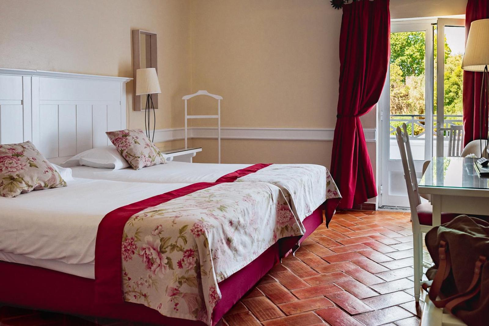 Classic Room with Garden View - Photo 2