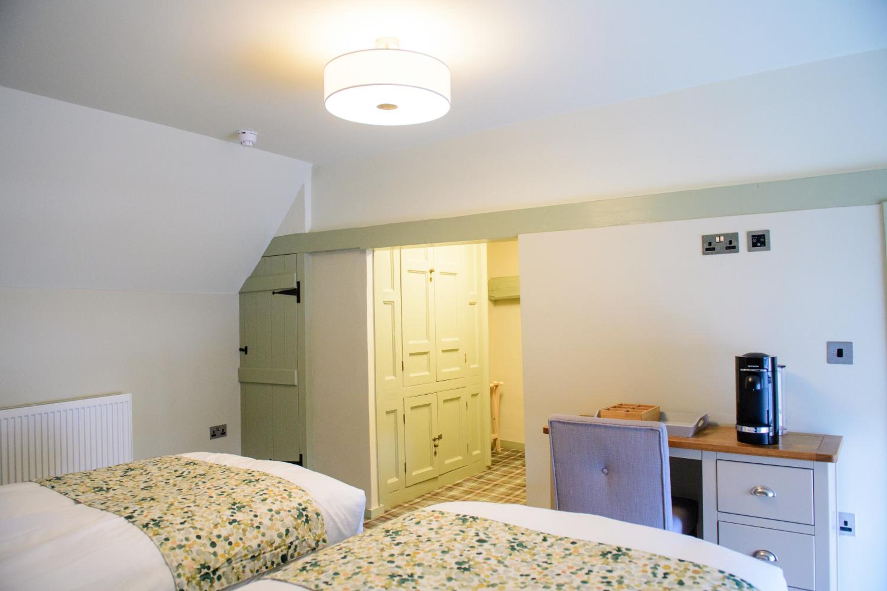 Superior Double or Twin Room - Photo 11