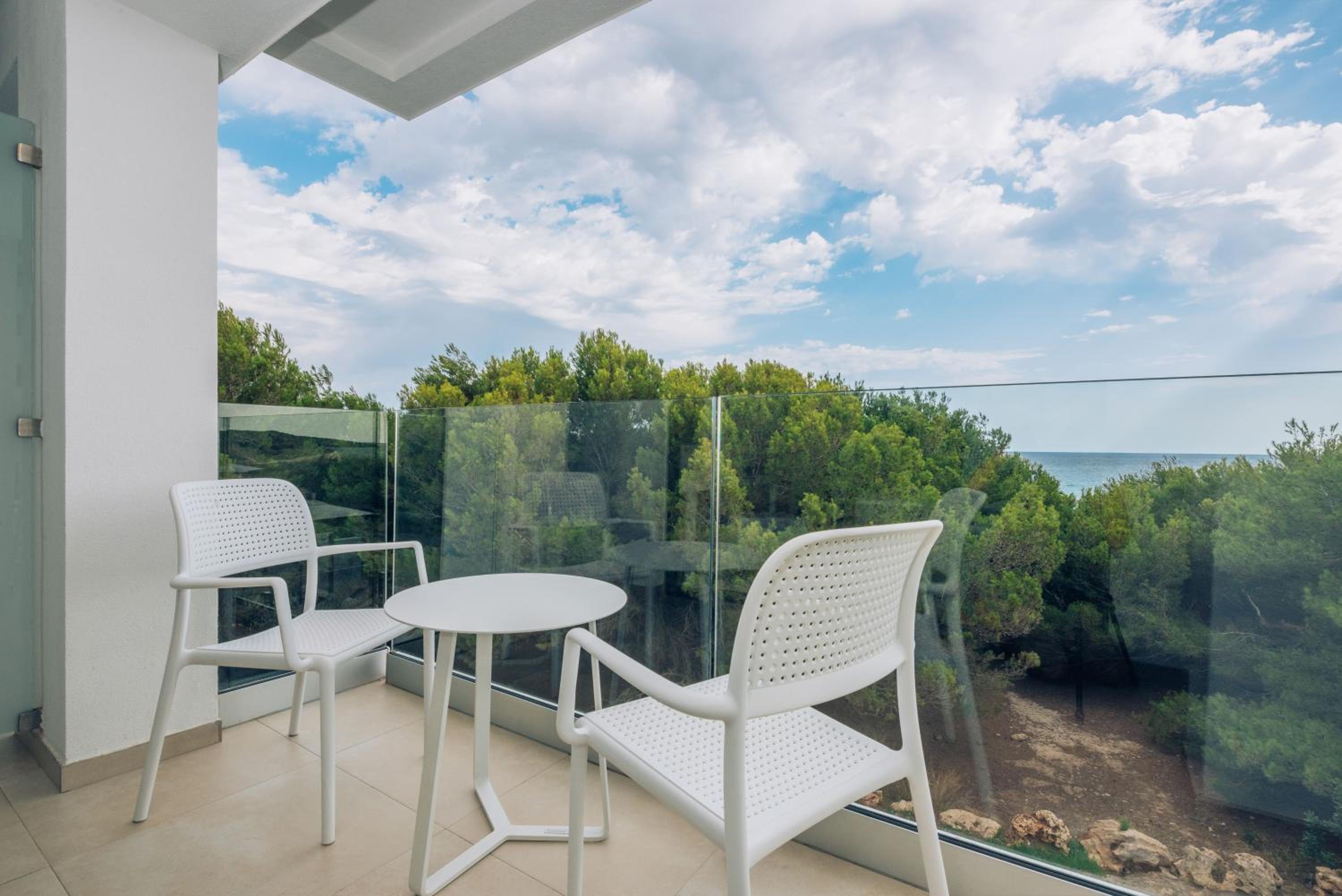Double or Twin Room with Garden View - Photo 8