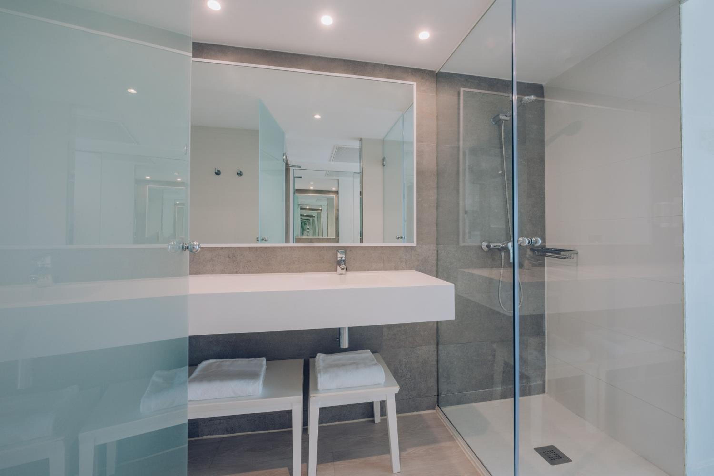 Double or Twin Room with Partial Sea View