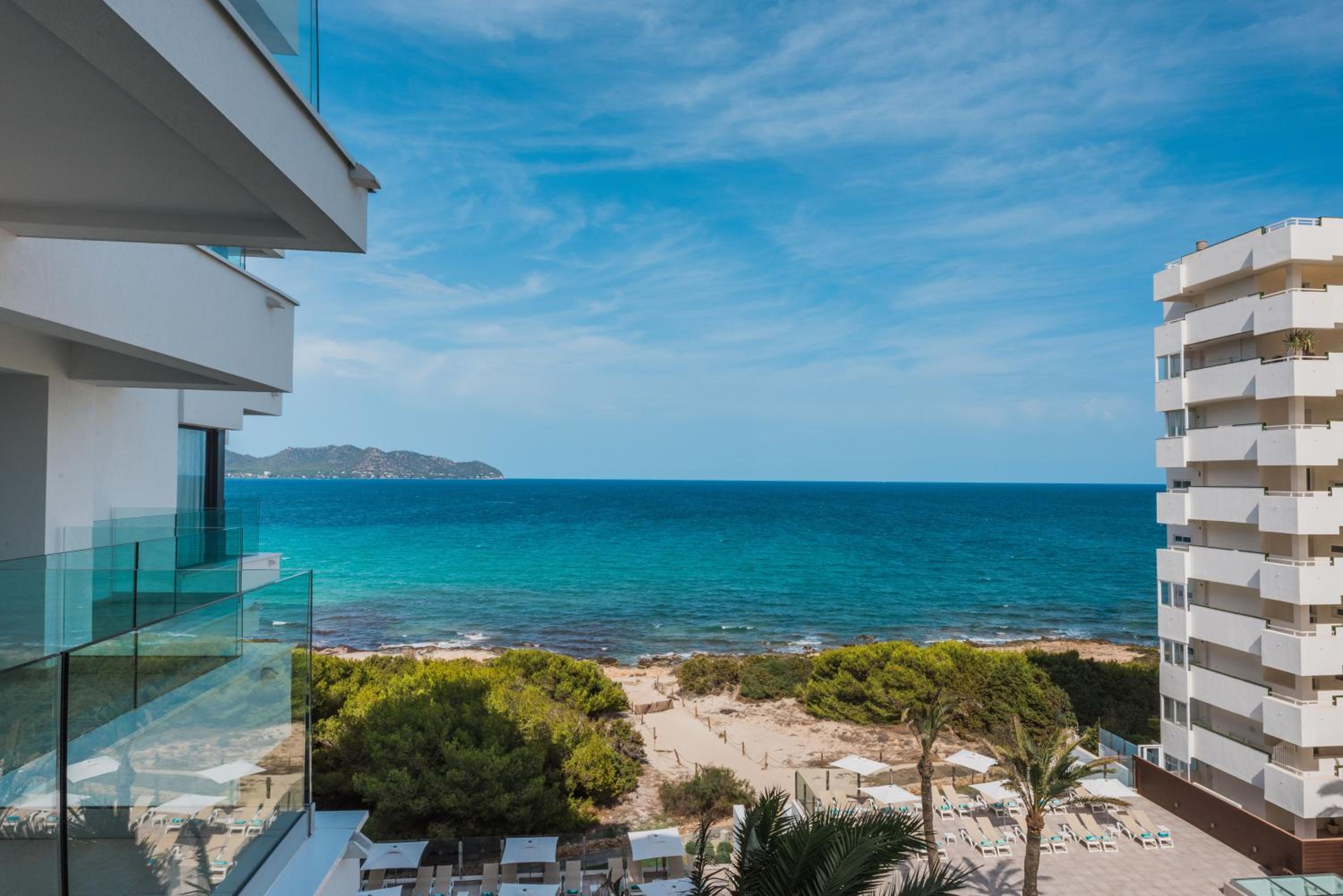 Double or Twin Room with Partial Sea View thumbnail 5