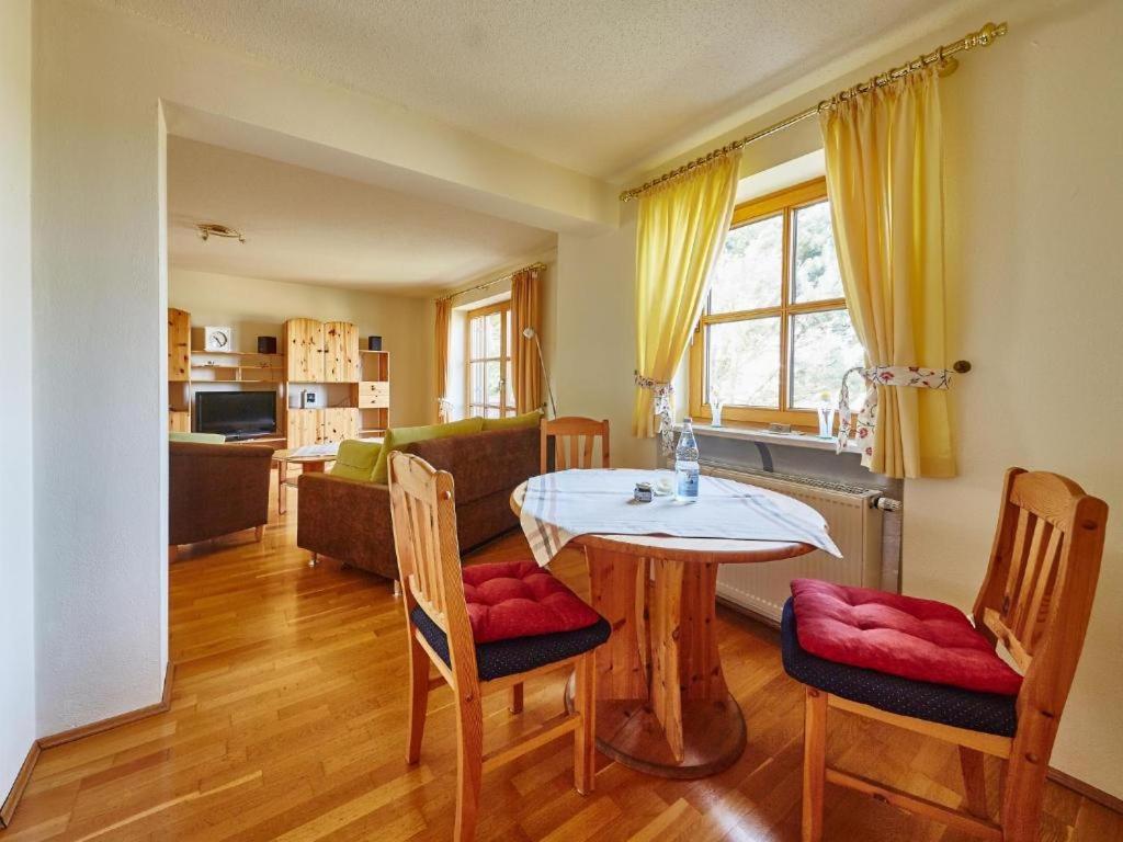 Apartment with Balcony photo 3