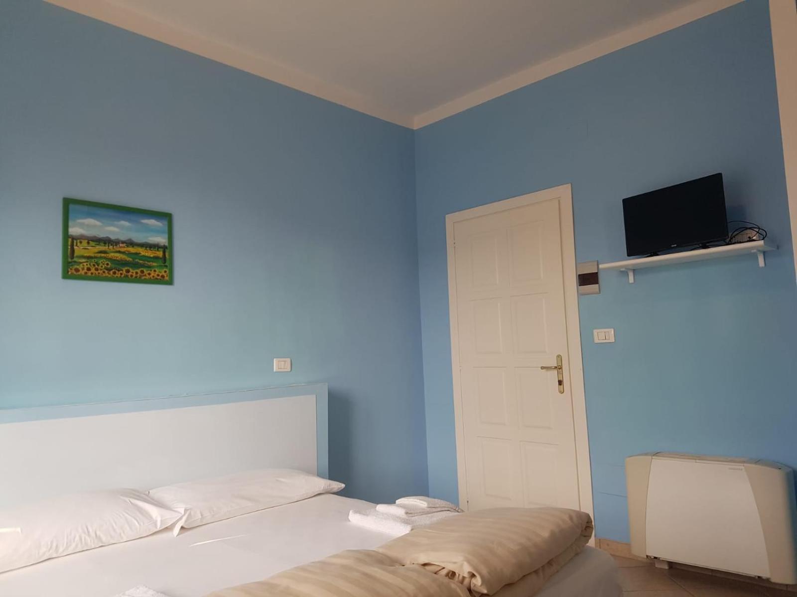 Double or Twin Room photo 3
