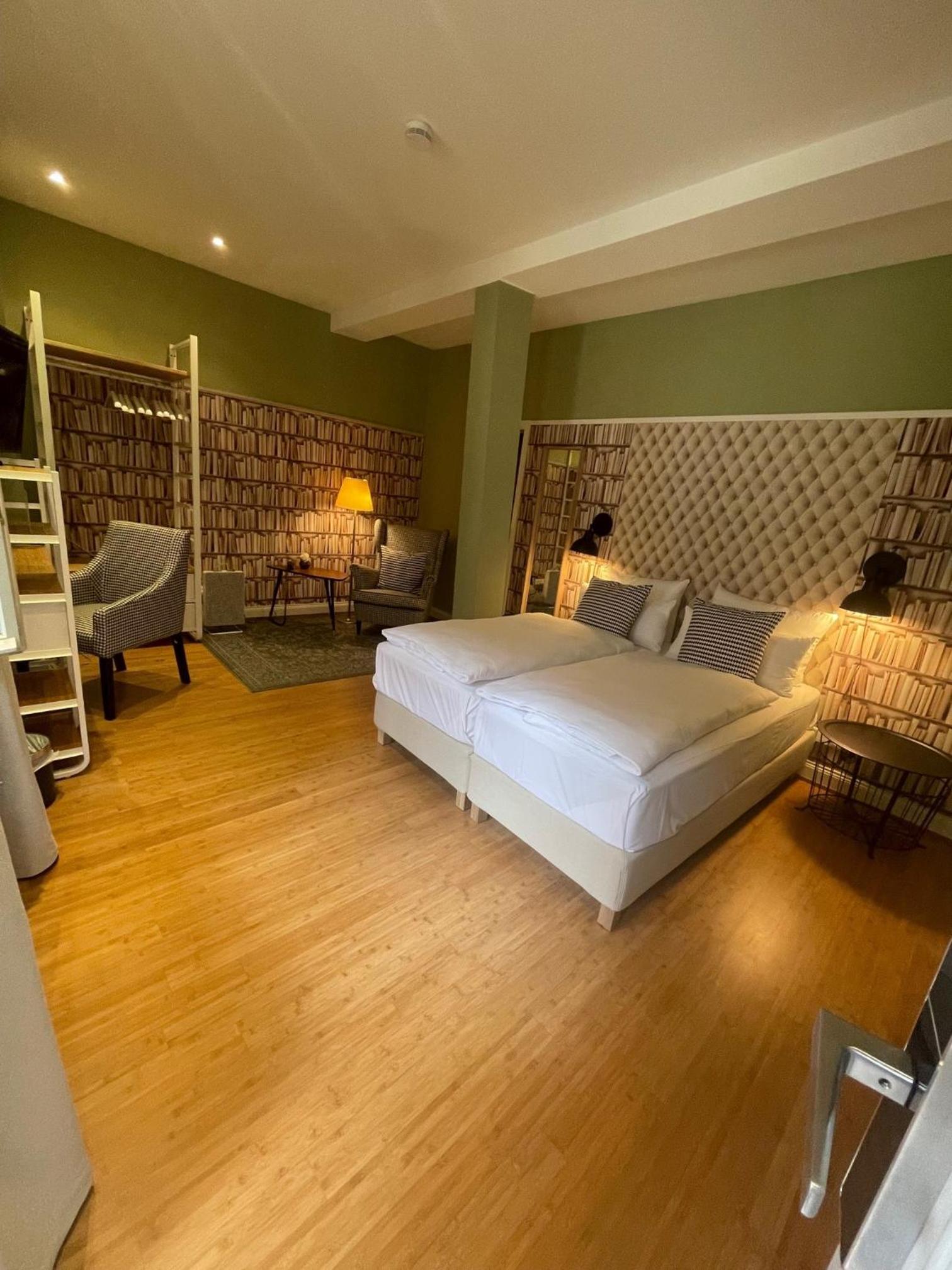 Small Double Room - Photo 10