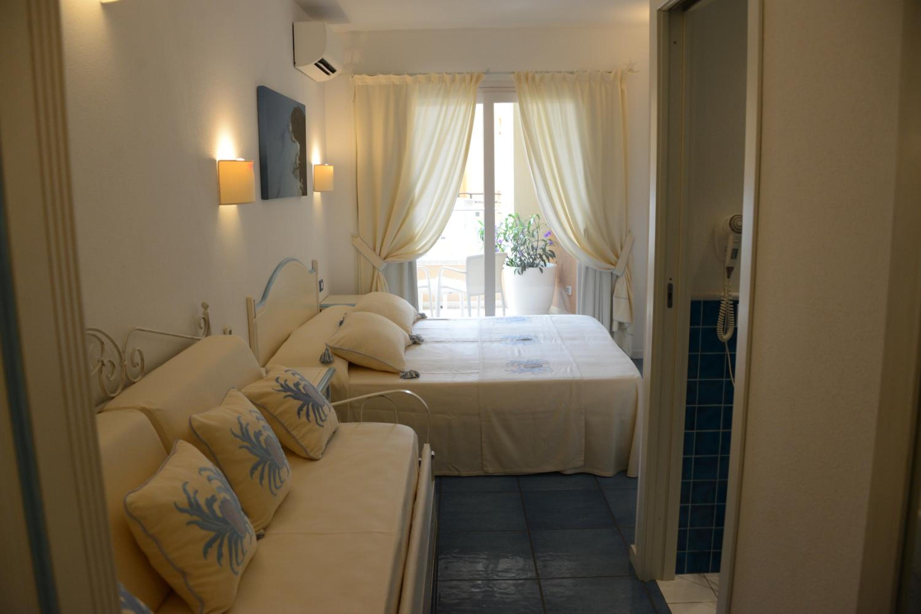 Deluxe Double Room - Photo 8
