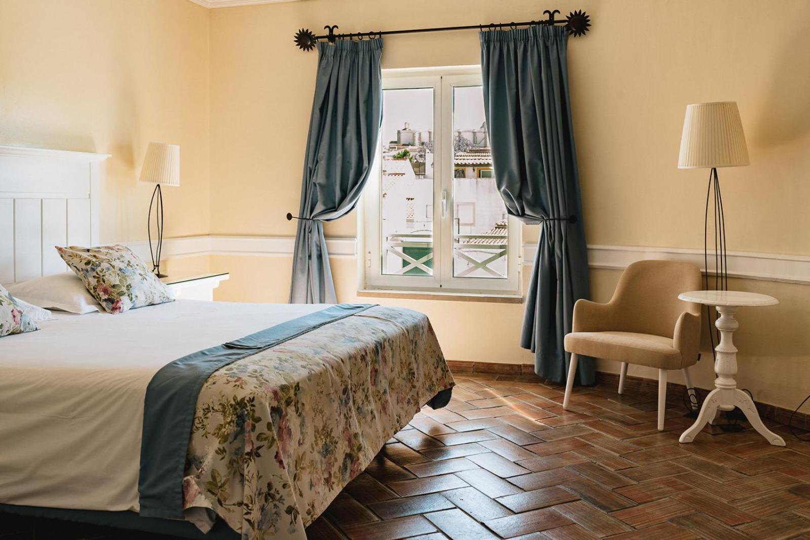 Classic Room with City View - Photo 3