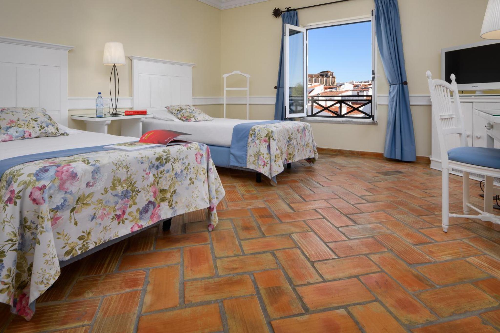 Classic Room with City View - Photo 4