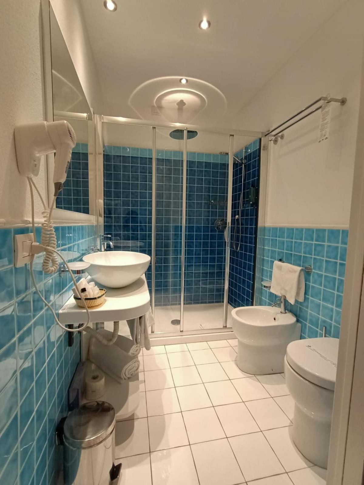 Deluxe Double Room - Photo 15